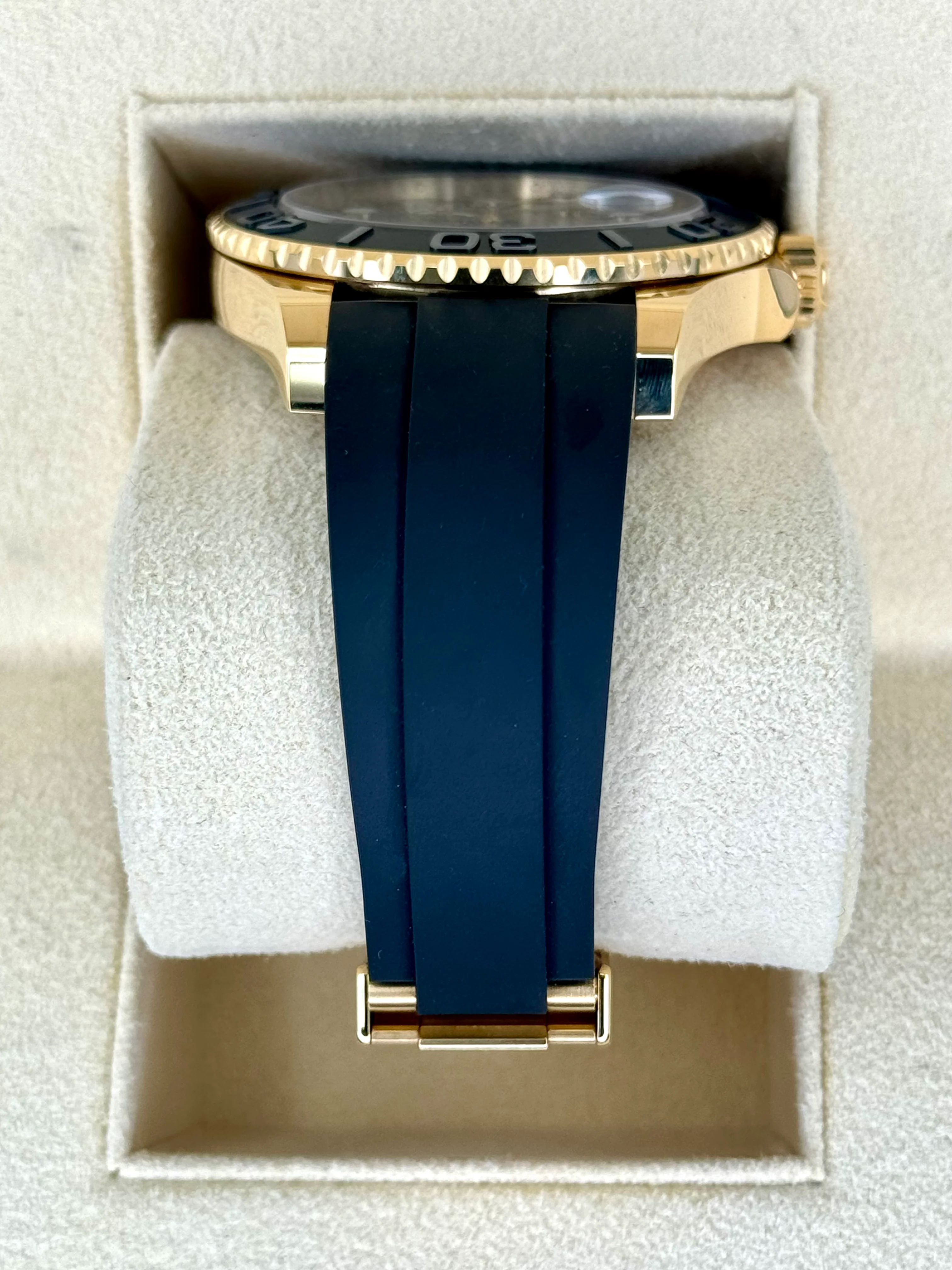 NEW 2024 Rolex Yacht-Master 42mm 226658 Gold Oysterflex Black Dial - Image 3