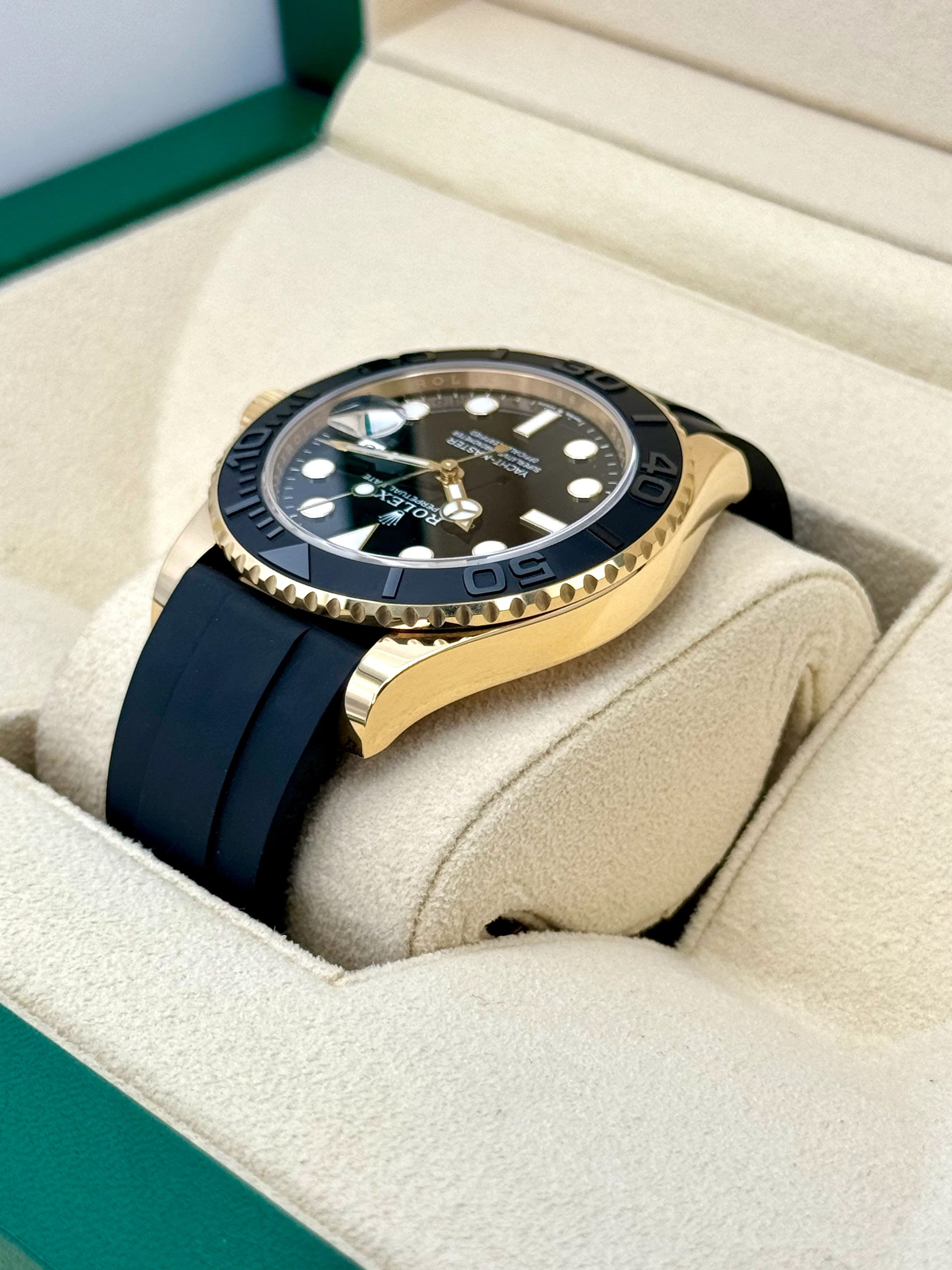 NEW 2024 Rolex Yacht-Master 42mm 226658 Gold Oysterflex Black Dial - Image 7