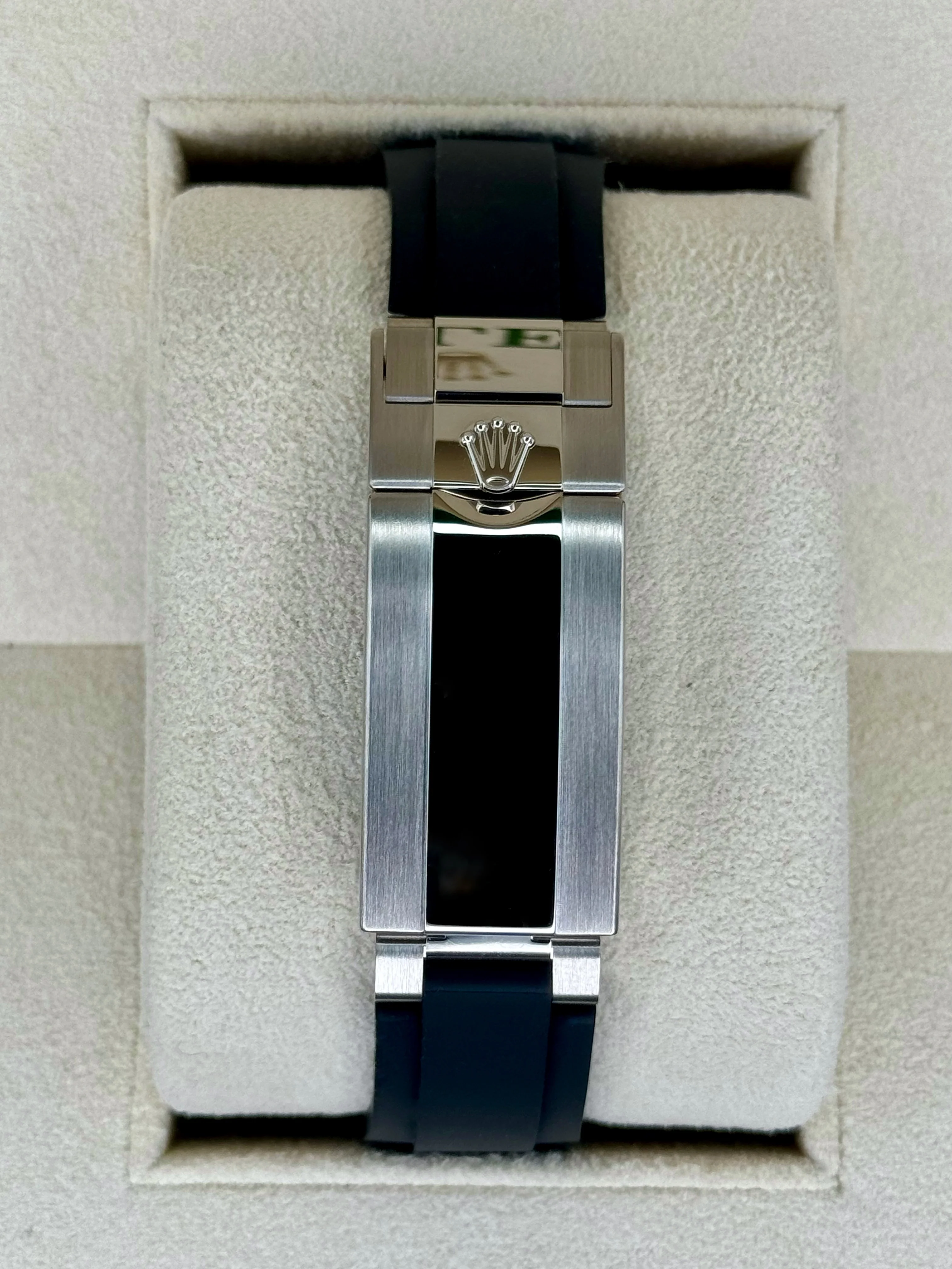 NEW 2024 Rolex Yacht-Master 42mm 226659 White Gold Oysterflex Black Dial - Image 2