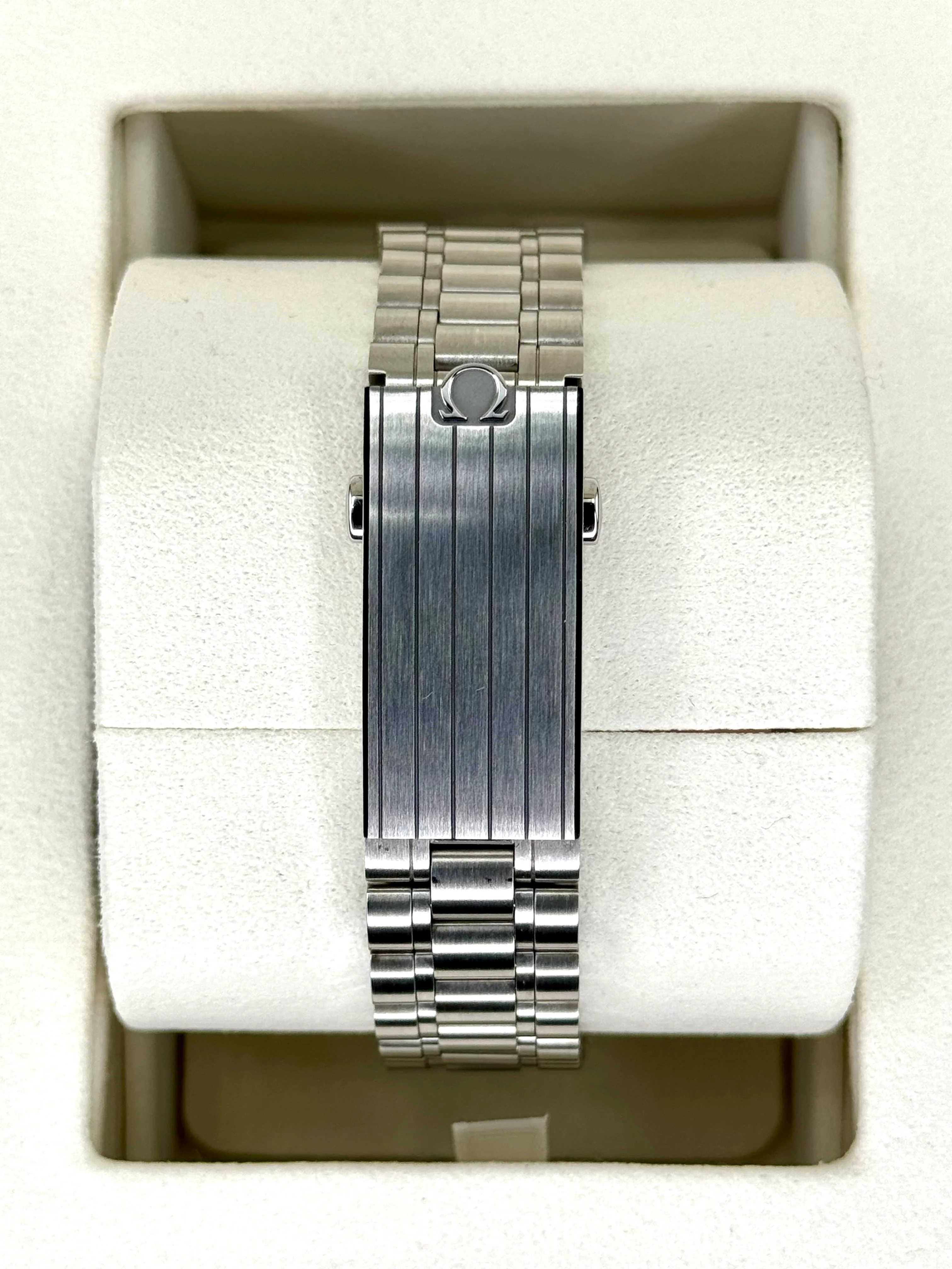 NEW 2024 Omega Speedmaster Silver Snoopy Award 310.32.42.50.02.001 - Image 2