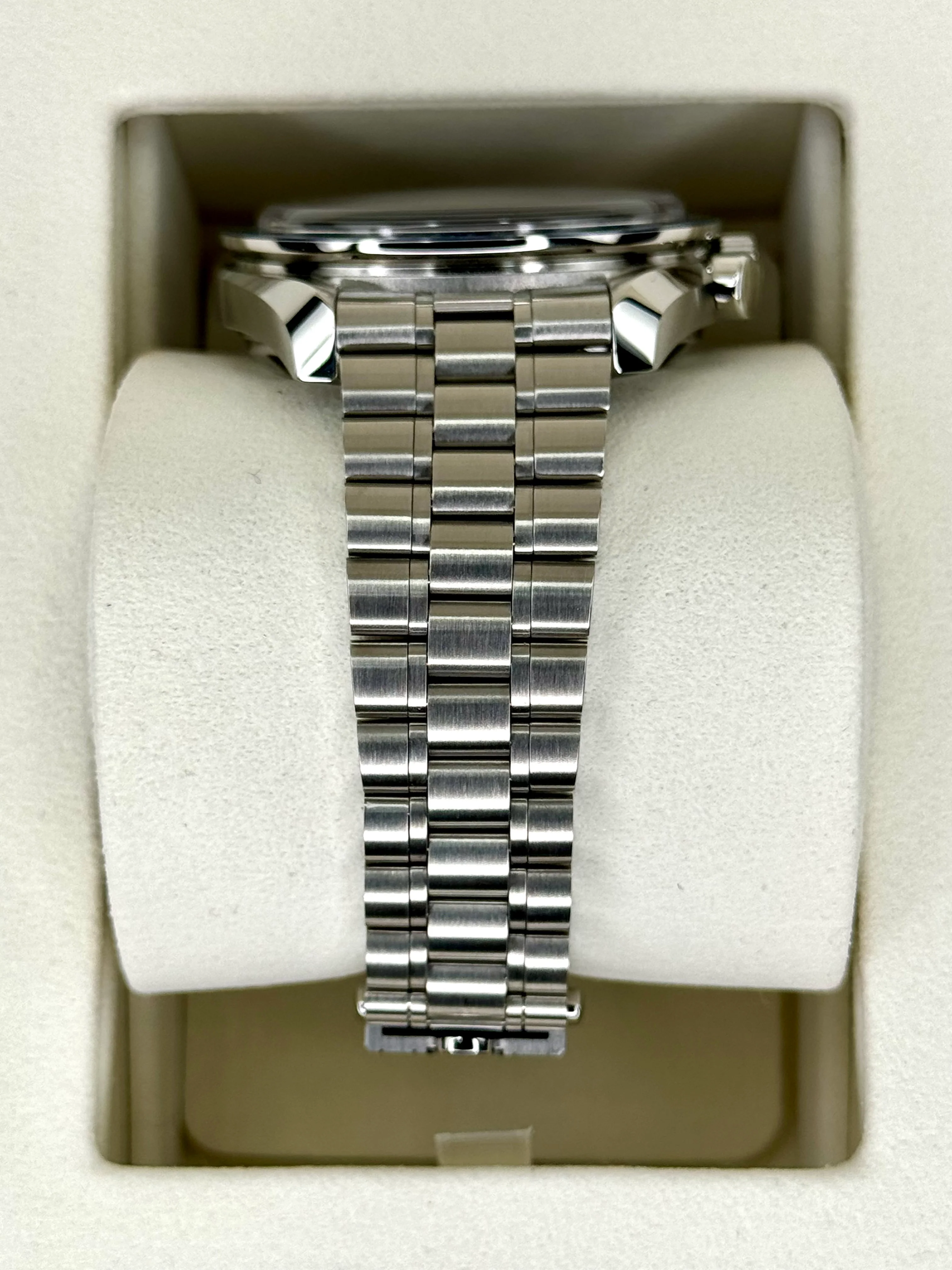 NEW 2024 Omega Speedmaster Silver Snoopy Award 310.32.42.50.02.001 - Image 3
