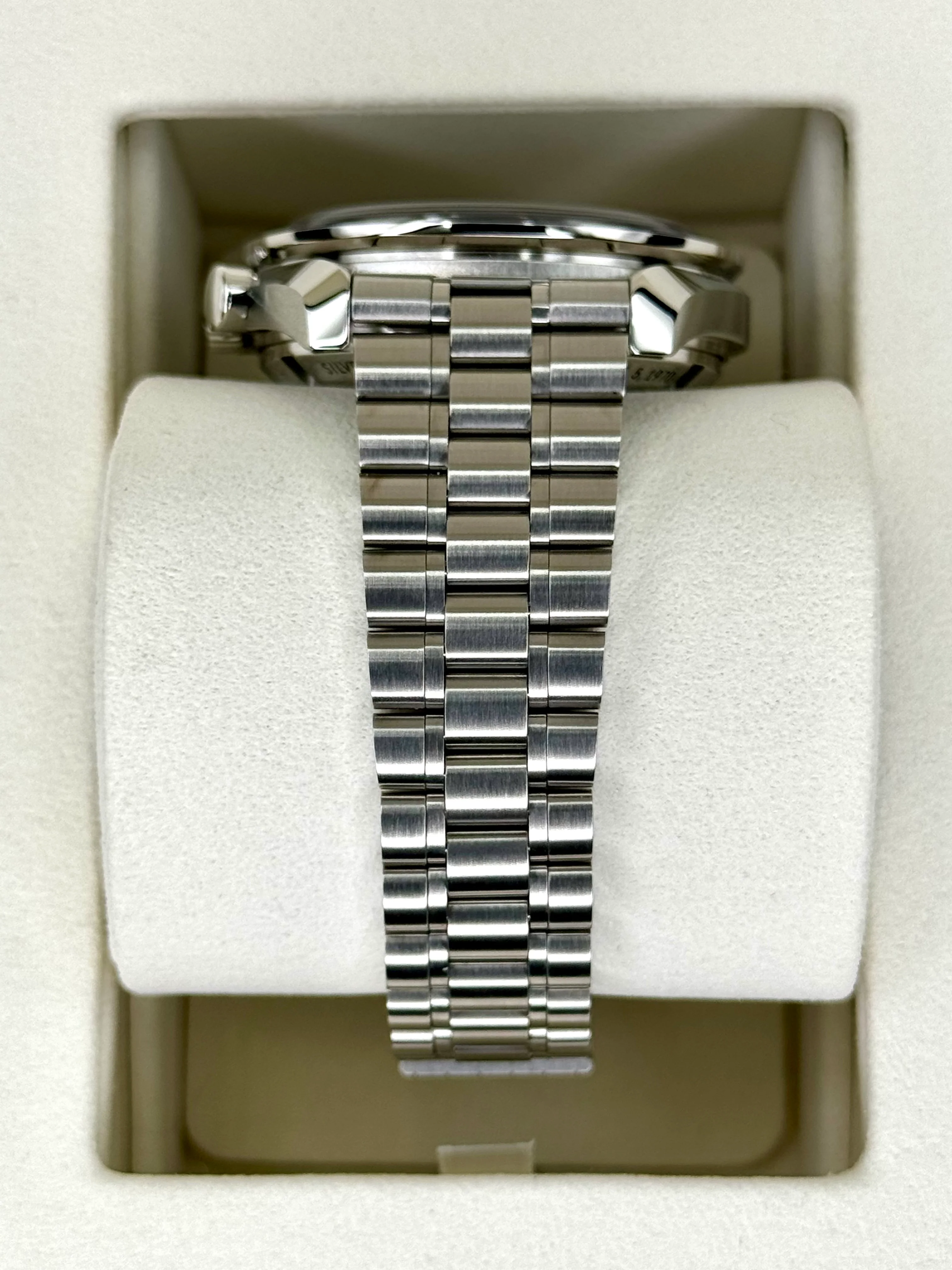 NEW 2024 Omega Speedmaster Silver Snoopy Award 310.32.42.50.02.001 - Image 4
