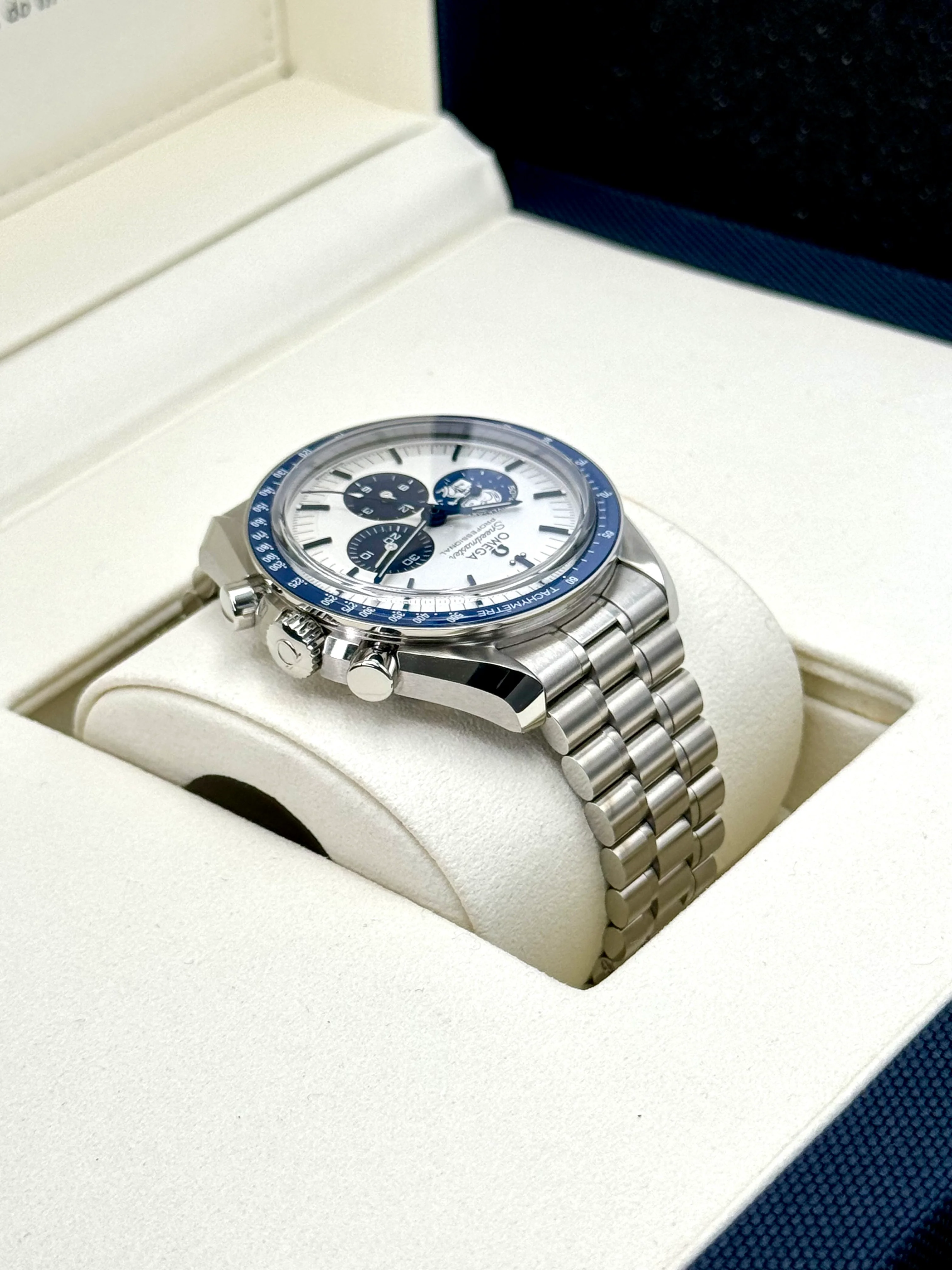 NEW 2024 Omega Speedmaster Silver Snoopy Award 310.32.42.50.02.001 - Image 8