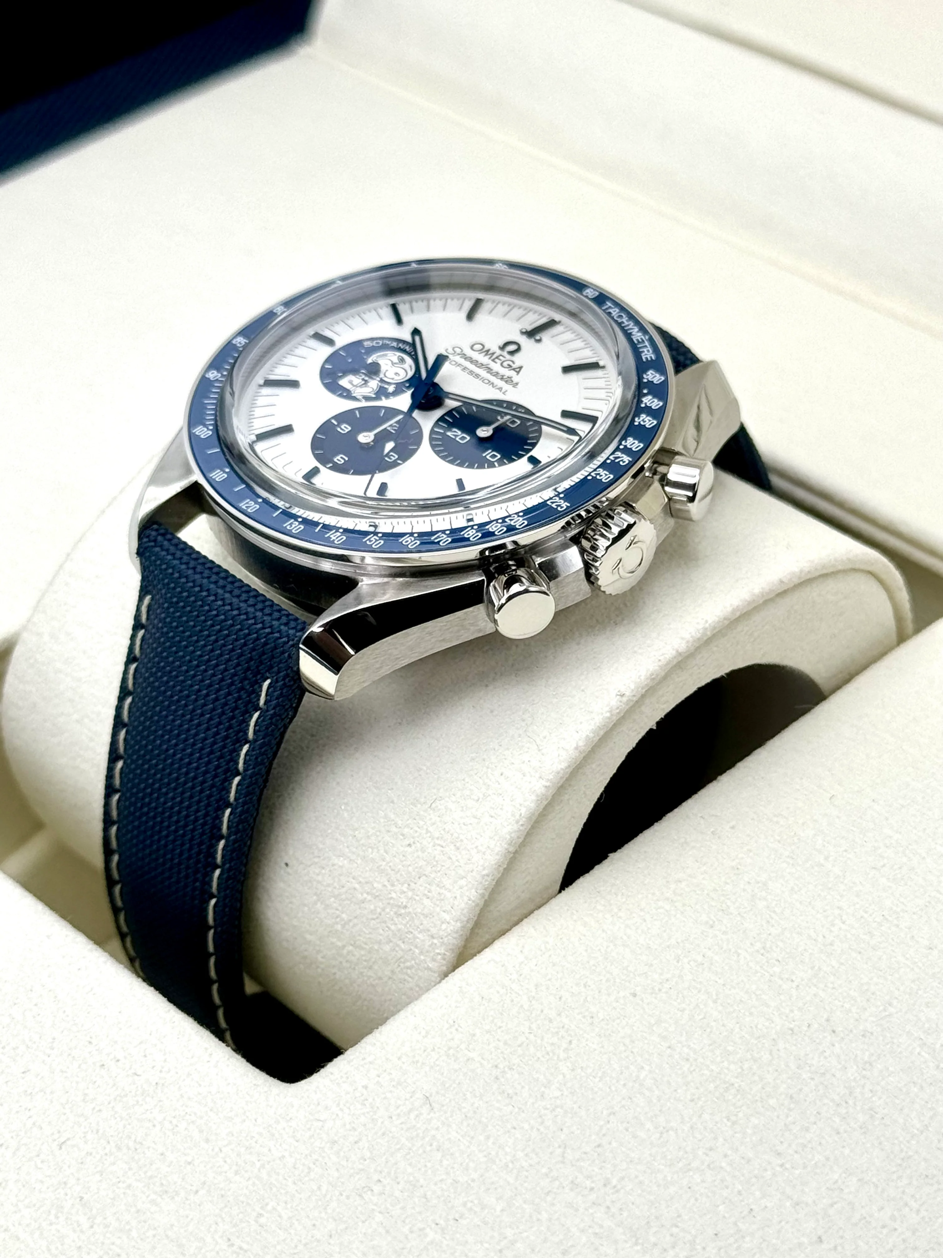 NEW 2023 Omega Speedmaster Silver Snoopy Award 310.32.42.50.02.001 - Image 5