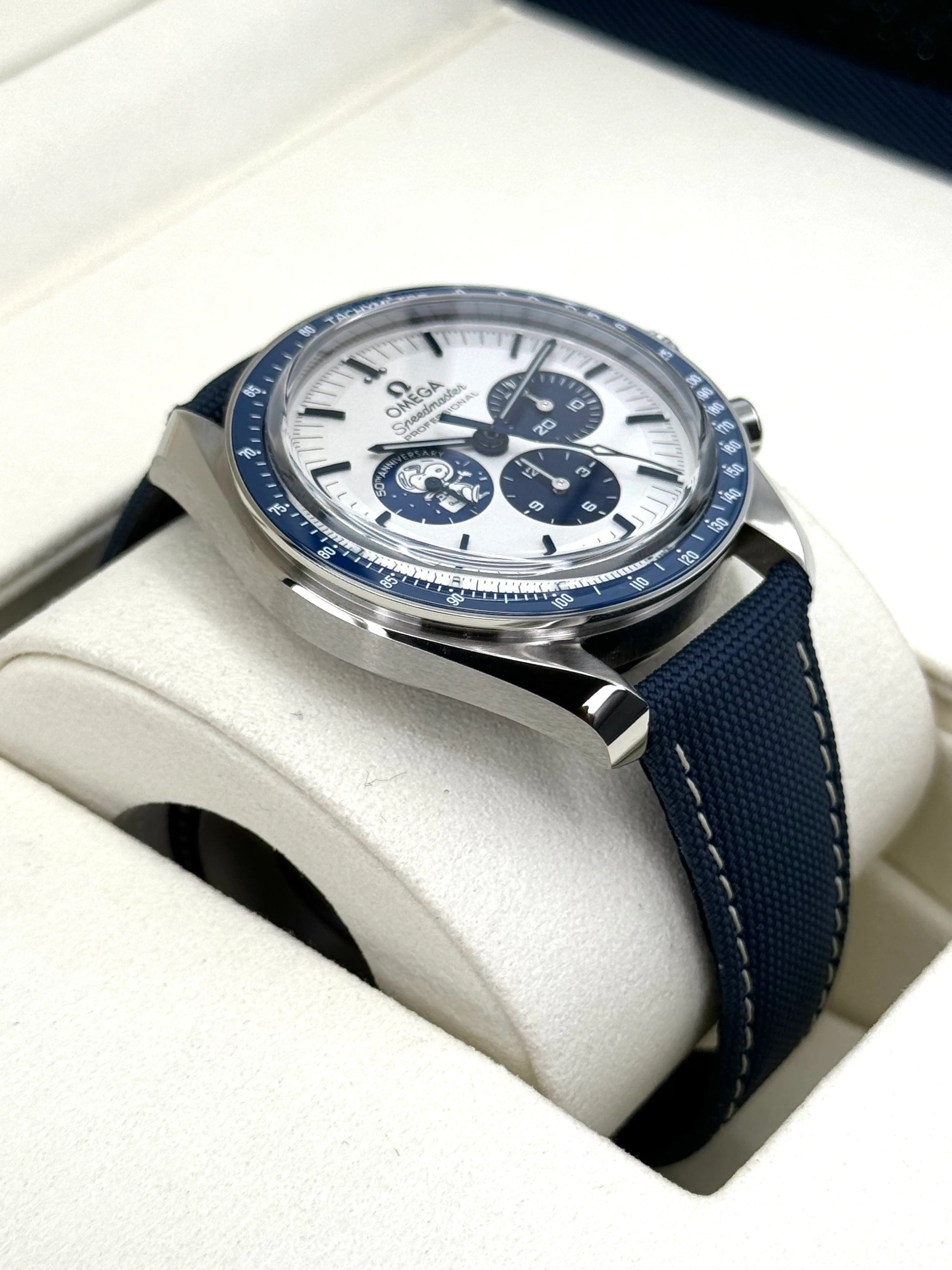 NEW 2023 Omega Speedmaster Silver Snoopy Award 310.32.42.50.02.001 - Image 6
