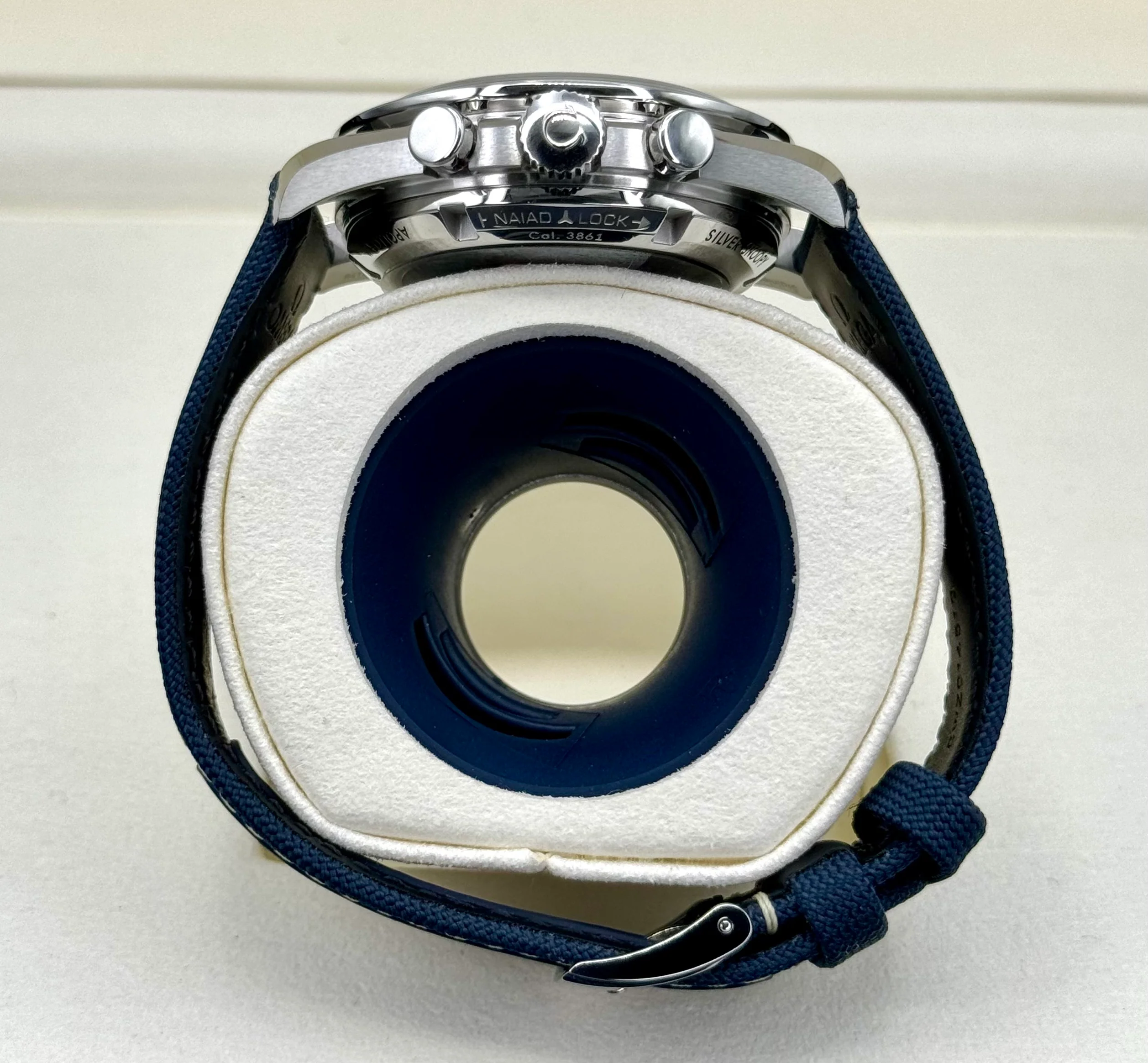 NEW 2024 Omegas Speedmaster Silver Snoopy Award 310.32.42.50.02.001 - Image 9