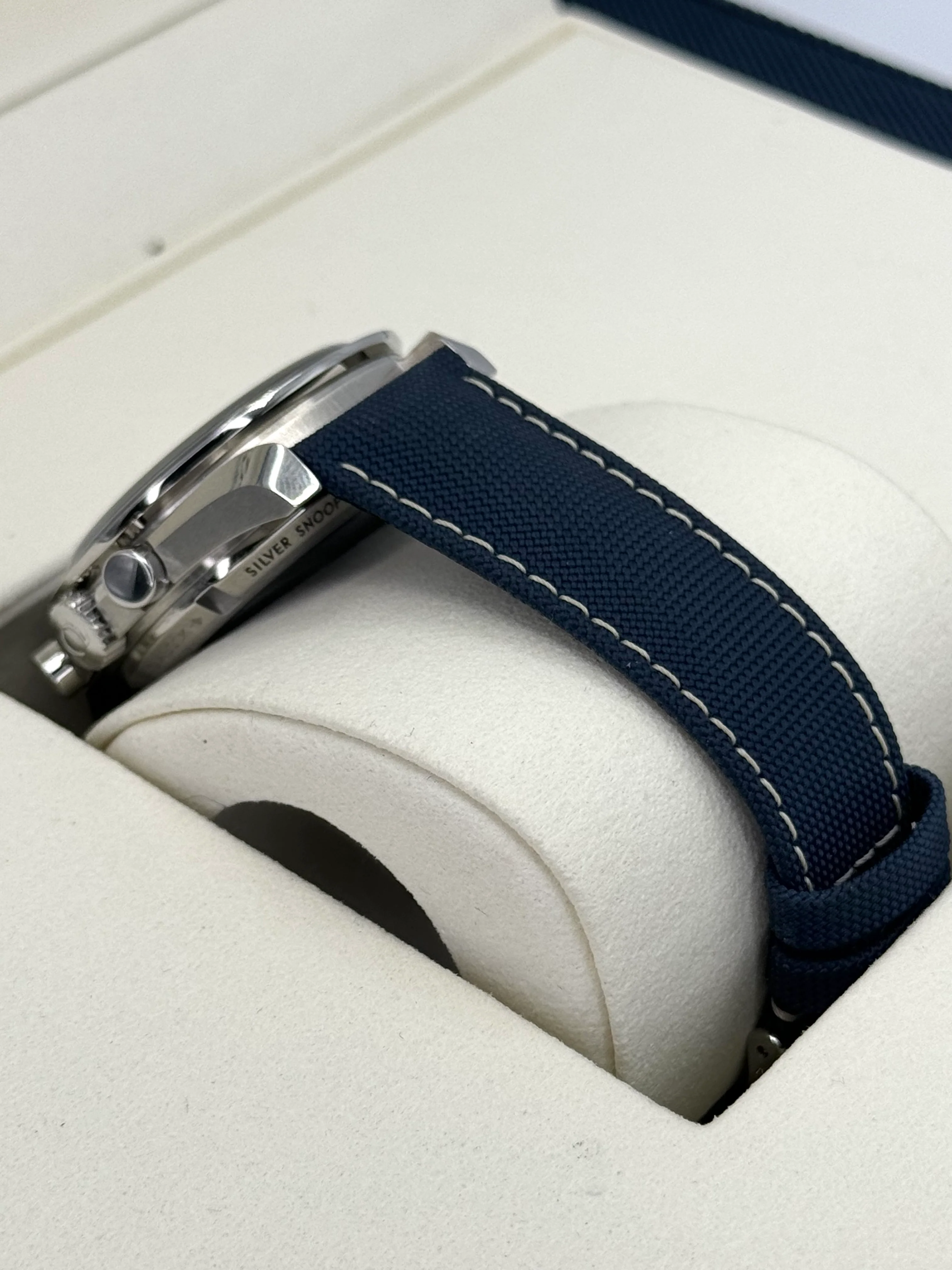 NEW 2024 Omega Speedmaster Silver Snoopy Award 310.32.42.50.02.001 - Image 8