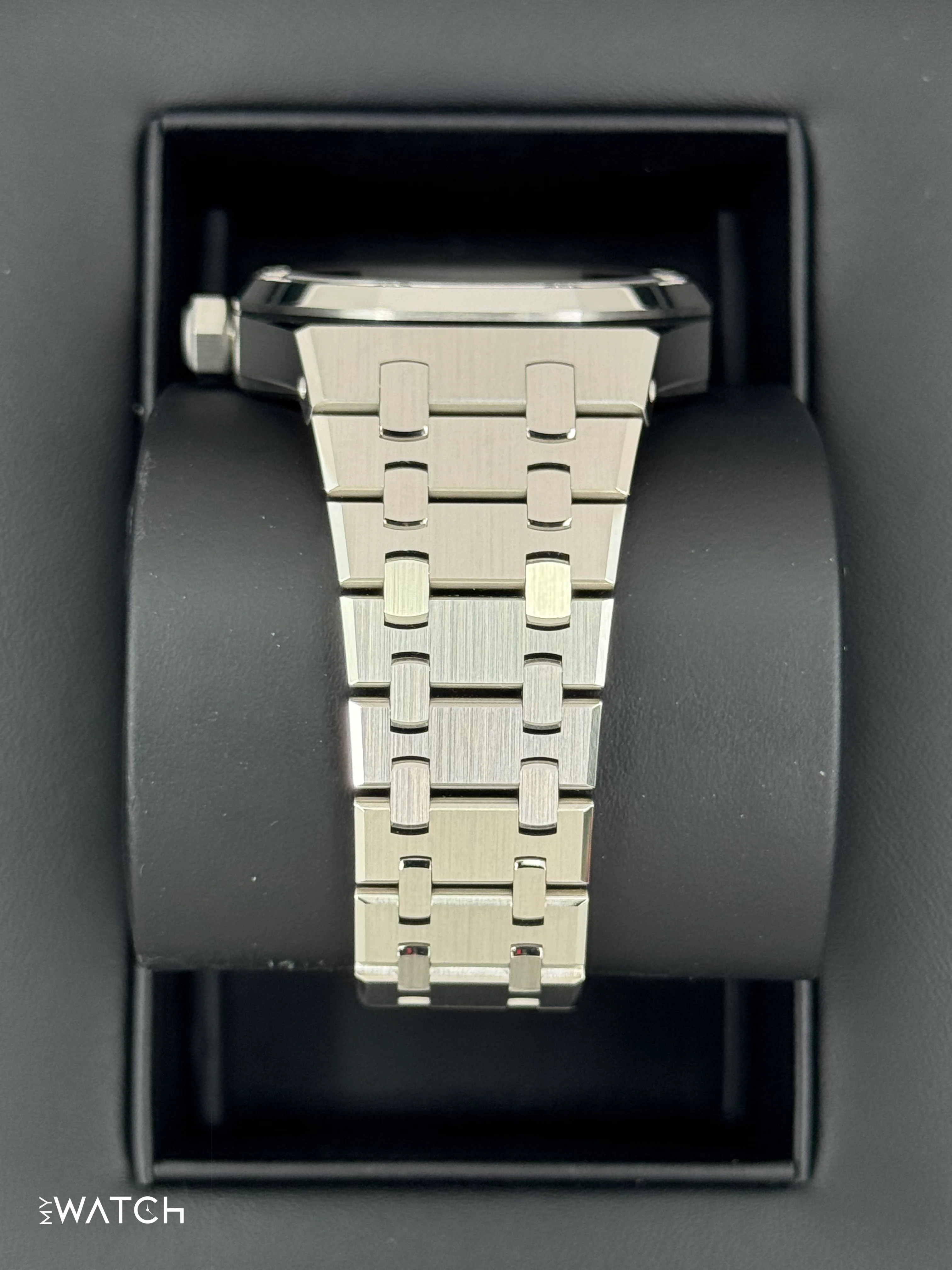 NEW 2025 Audemars Piguet Royal Oak 37mm 15551ST Stainless Steel Blue Dial - Image 4