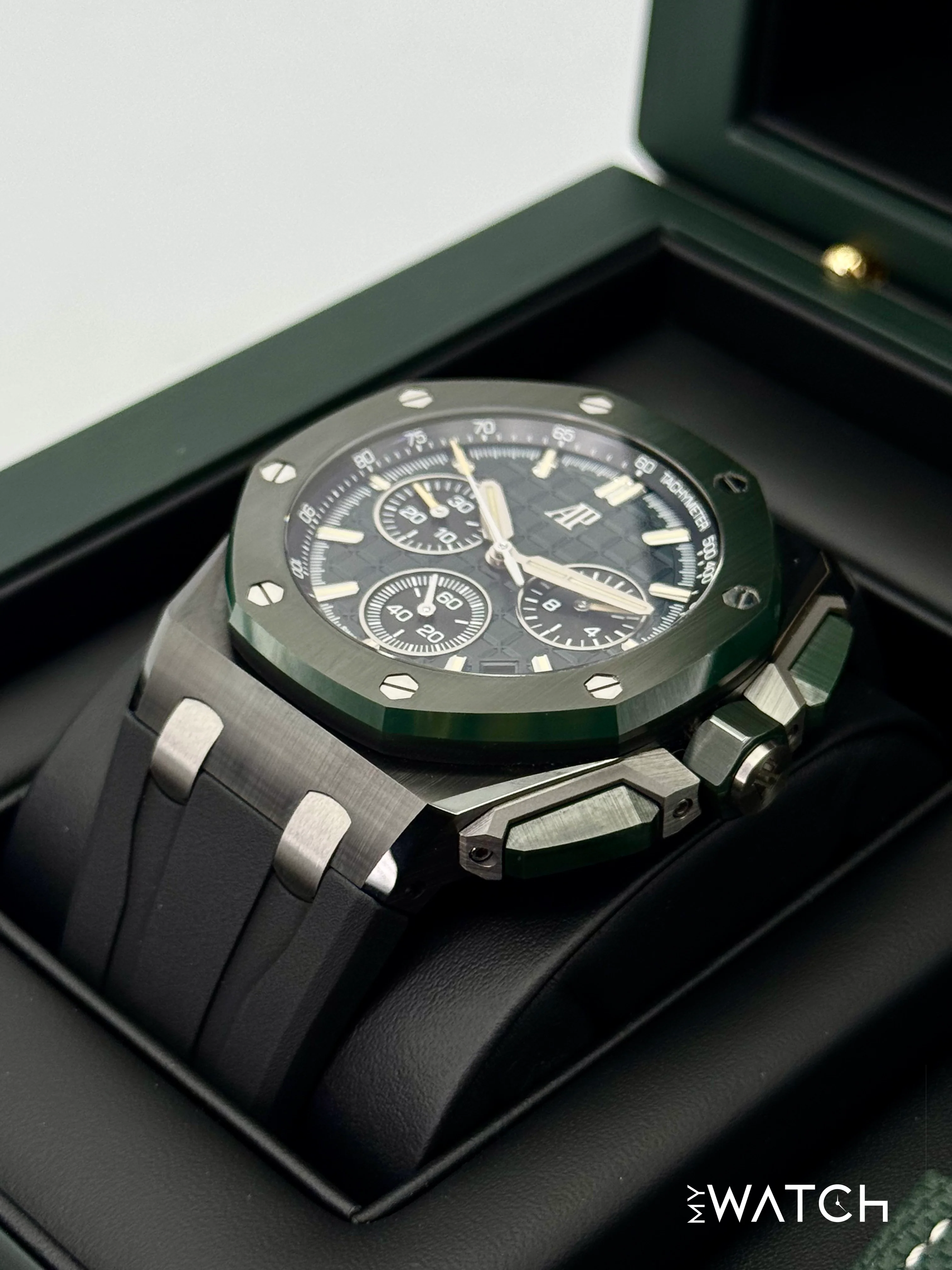 NEW 2025 Audemars Piguet Royal Oak Chroograph 43mm 26420CE Ceramic Green Dial - Image 5