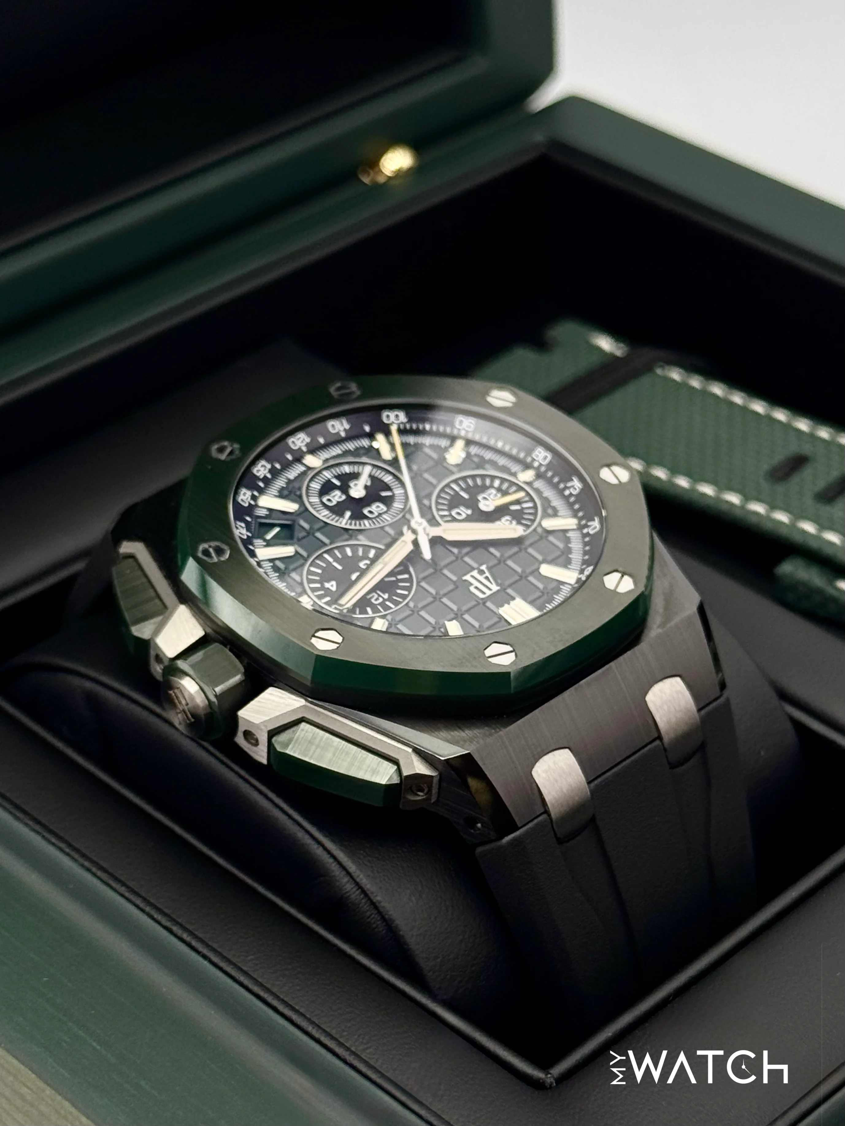 NEW 2025 Audemars Piguet Royal Oak Chroograph 43mm 26420CE Ceramic Green Dial - Image 6