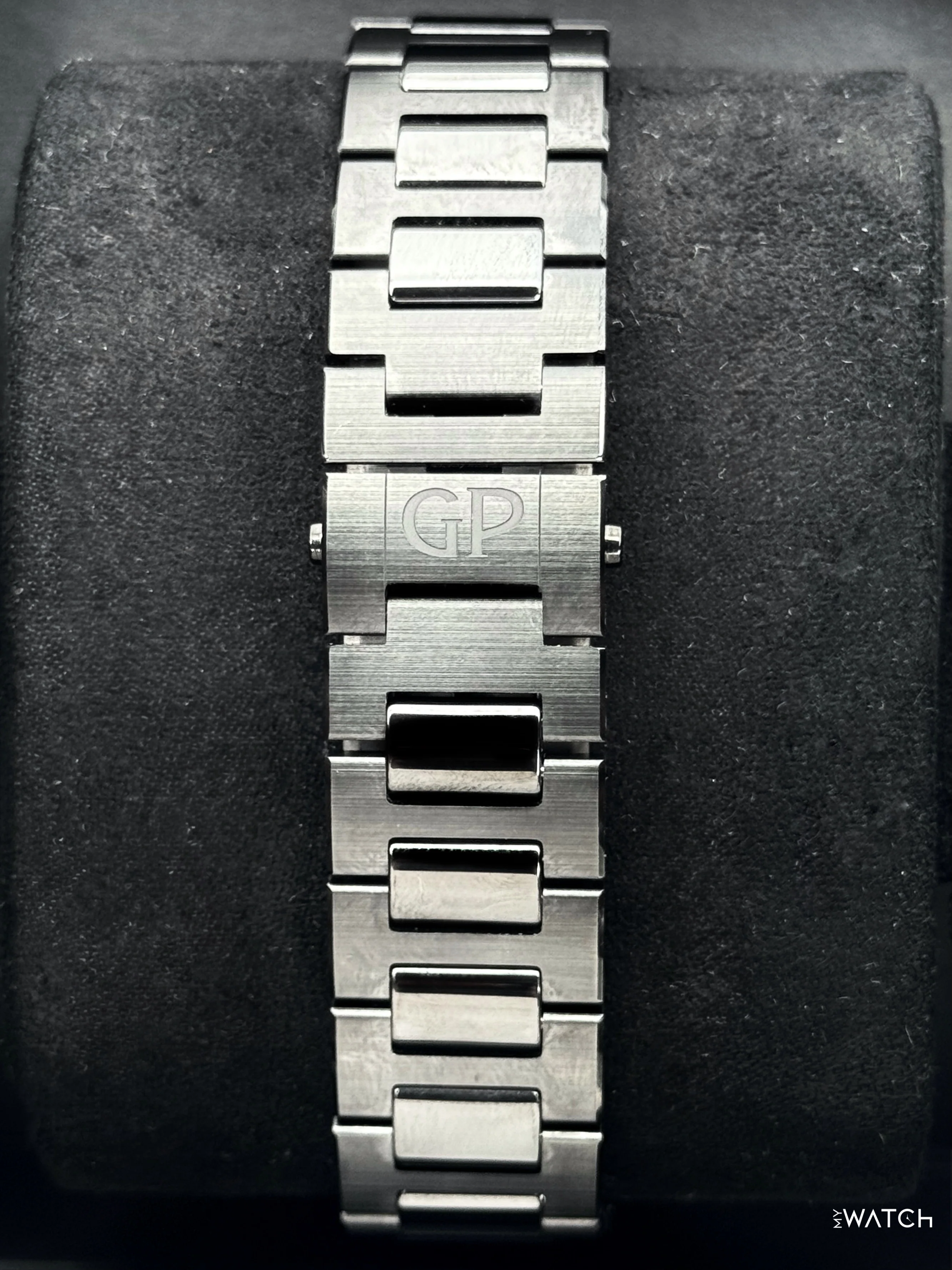 NEW 2025 Girard-Perregaux Laureato 42mm 81015-32-001-32A Black Skeleton Dial - Image 2