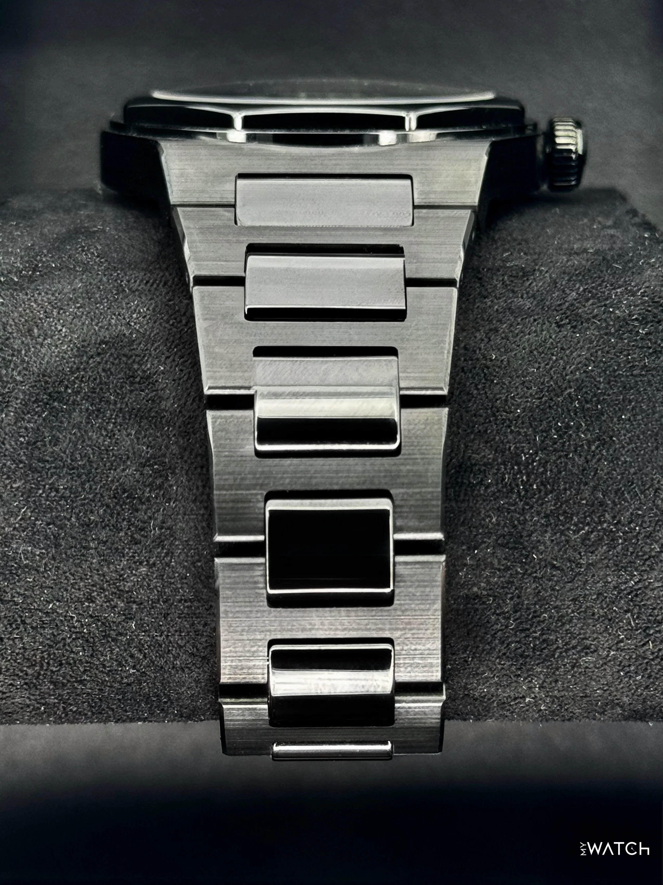 NEW 2025 Girard-Perregaux Laureato 42mm 81015-32-001-32A Black Skeleton Dial - Image 3