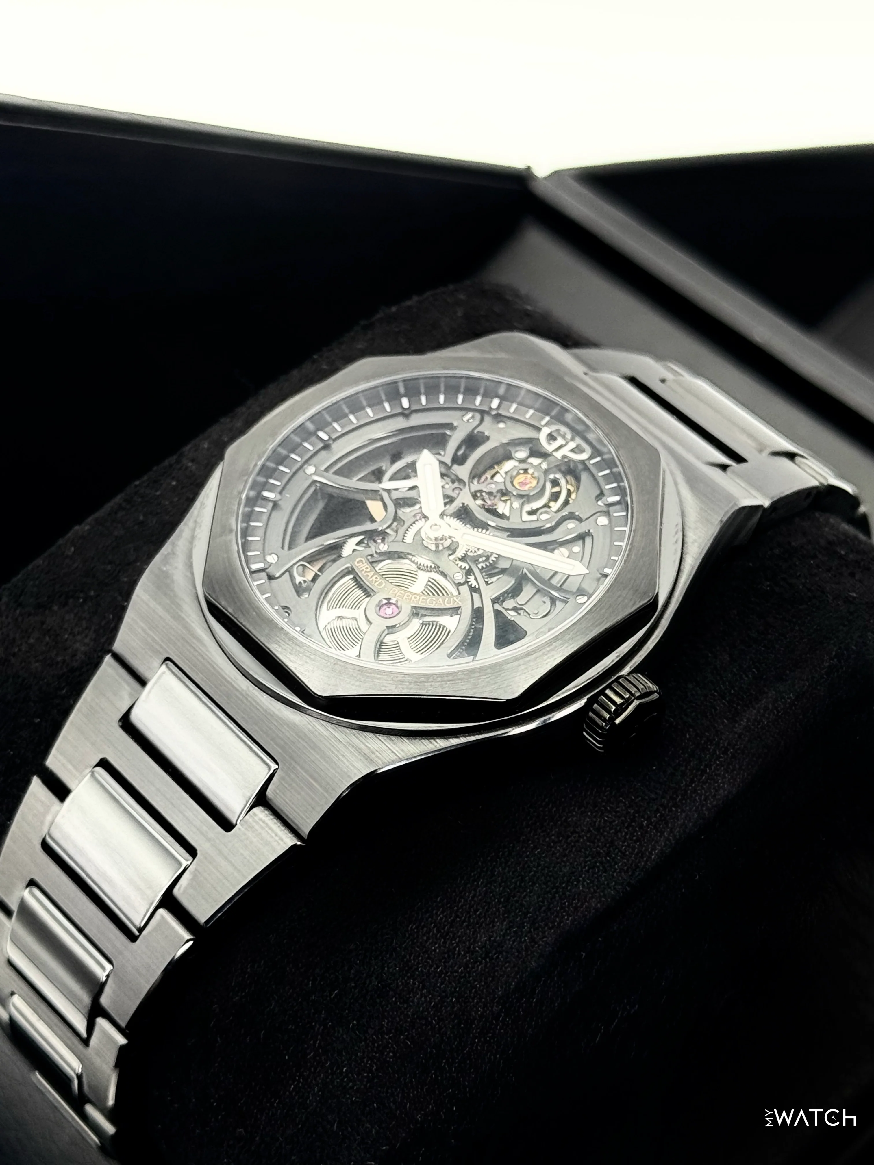NEW 2025 Girard-Perregaux Laureato 42mm 81015-32-001-32A Black Skeleton Dial - Image 5