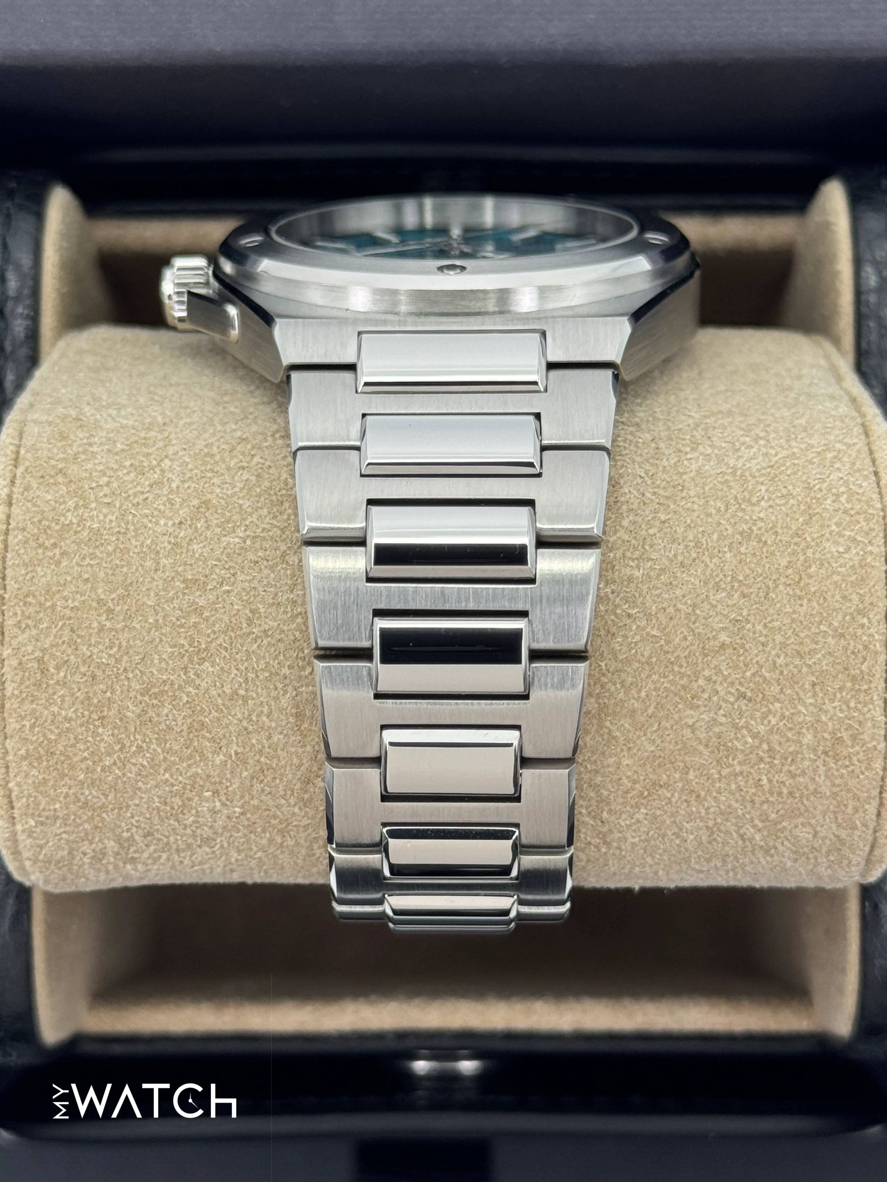 NEW 2025 IWC Ingenieur Automatic 40mm IW328903 Aqua Dial - Image 4