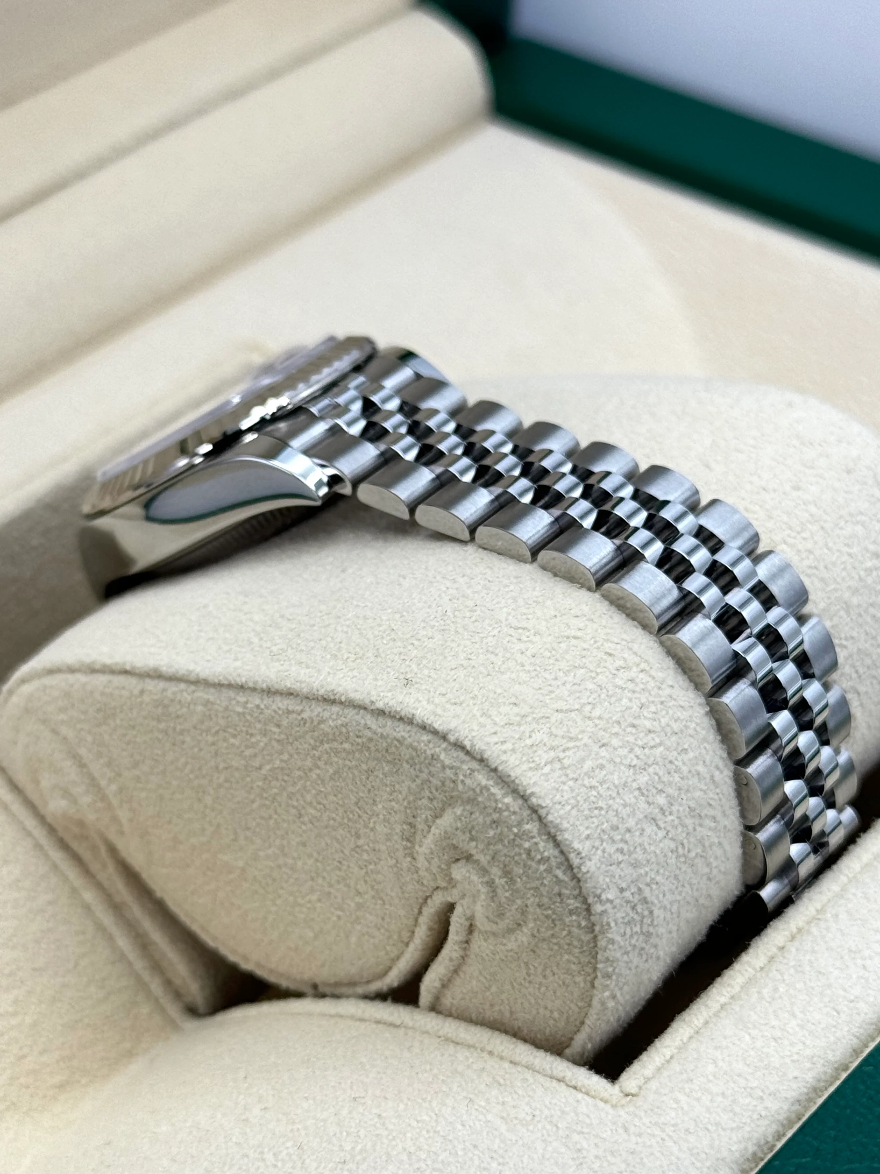 NEW 2025 Lady Datejust 28mm 279174 Stainless Steel Jubilee Pink Dial - Image 6