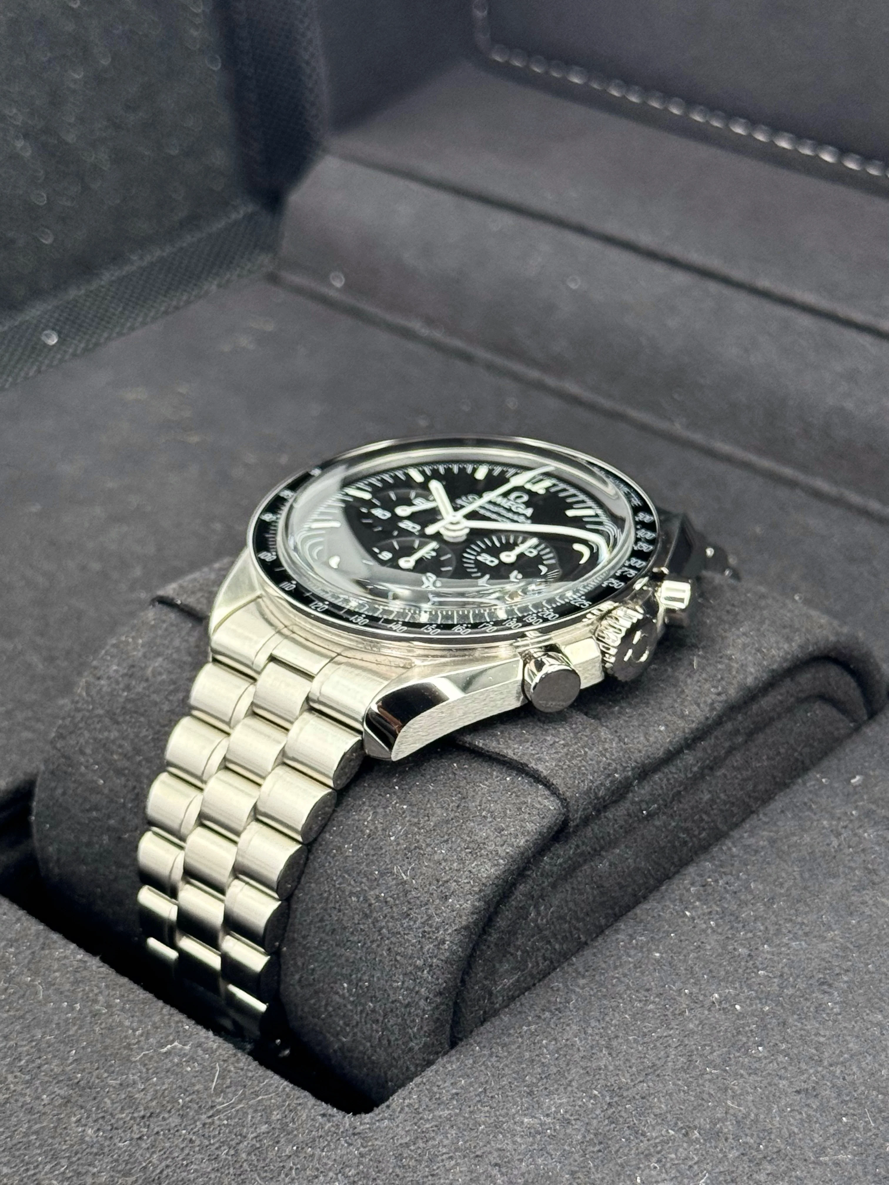 NEW 2025 Omega 42mm 310.30.42.50.01.001 Speedmaster Moonwatch - Image 5
