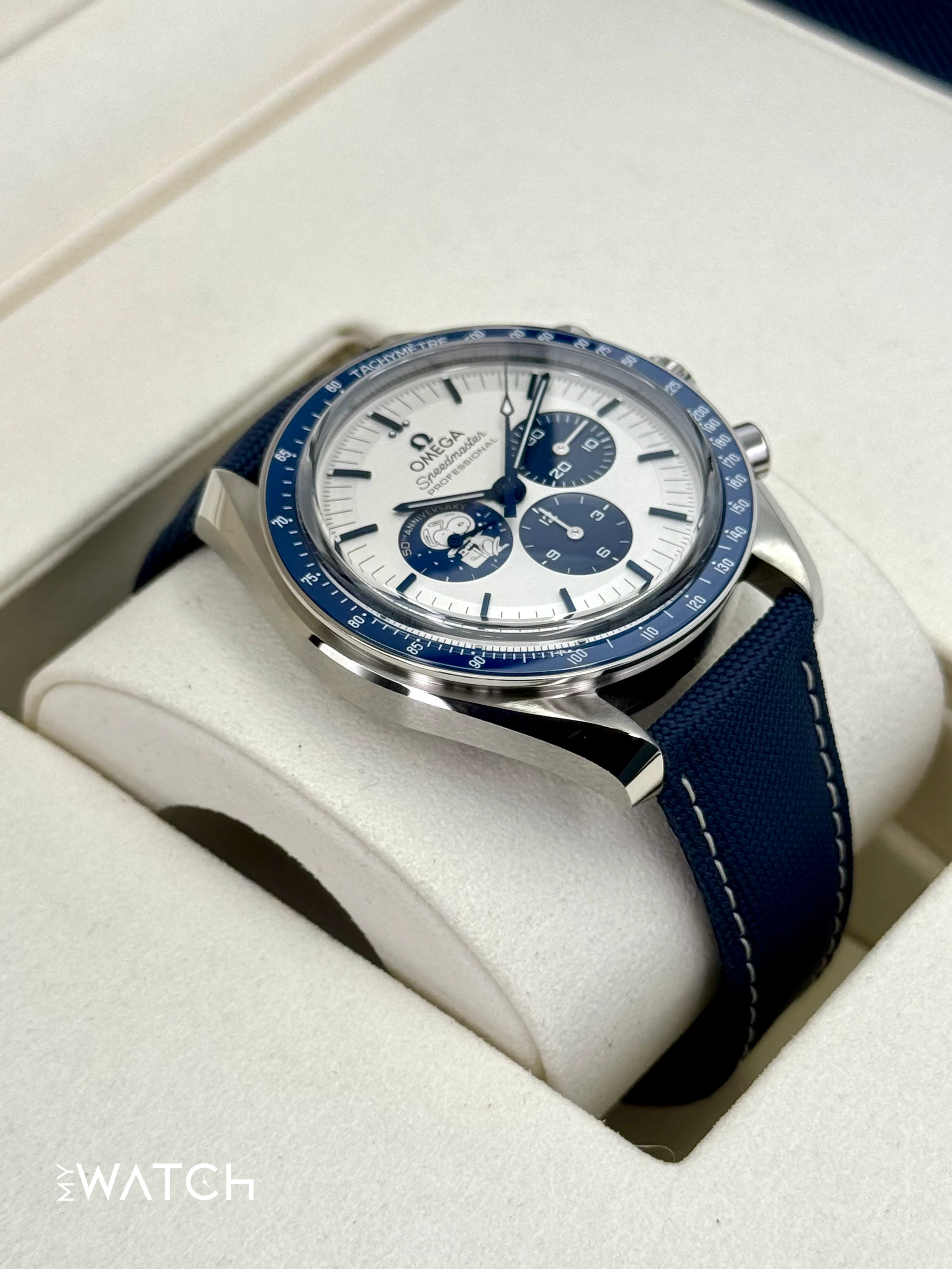 NEW 2025 Omega Speedmaster Silver Snoopy Award 310.32.42.50.02.001 - Image 6