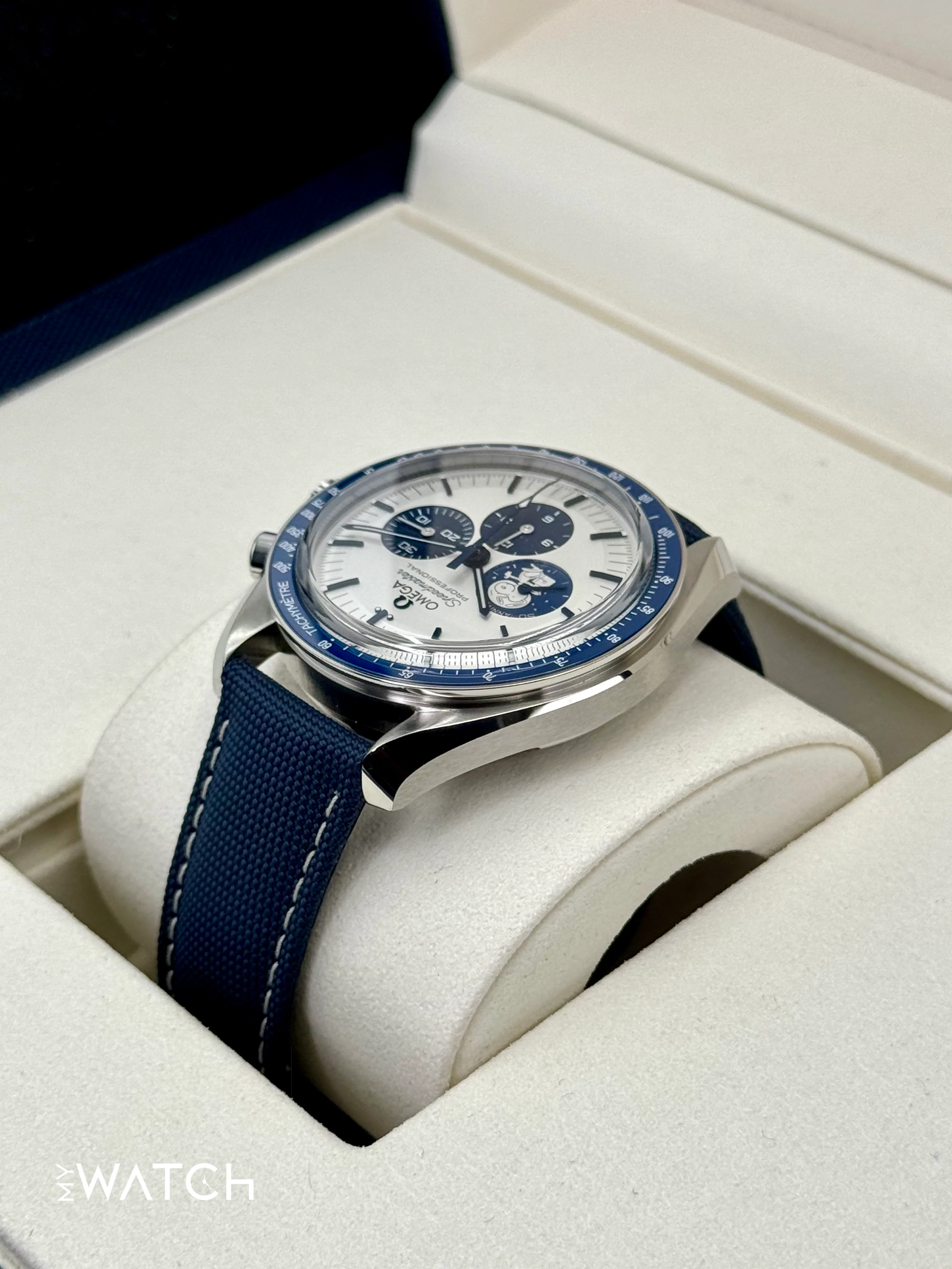 NEW 2025 Omega Speedmaster Silver Snoopy Award 310.32.42.50.02.001 - Image 7