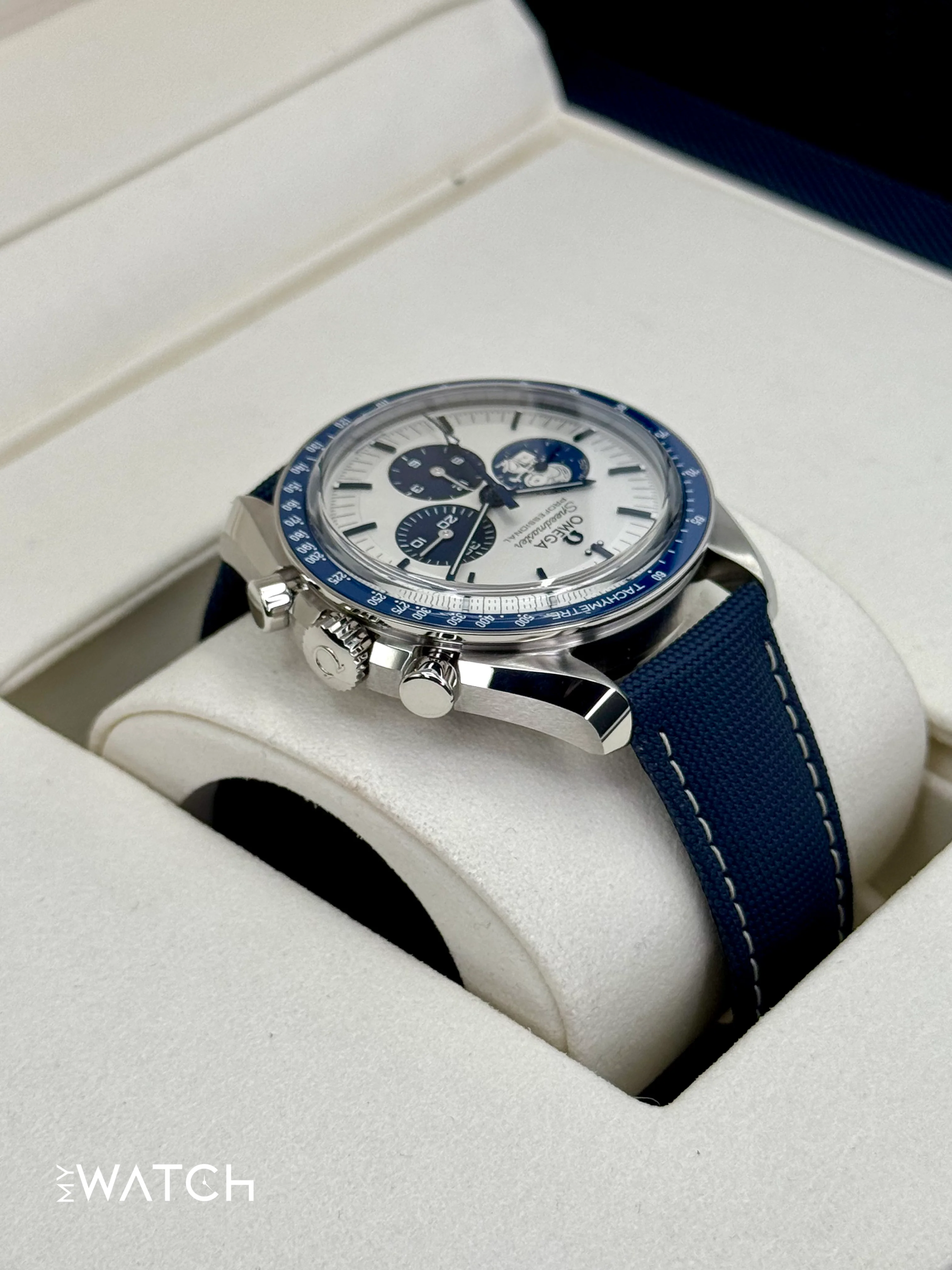 NEW 2025 Omega Speedmaster Silver Snoopy Award 310.32.42.50.02.001 - Image 8