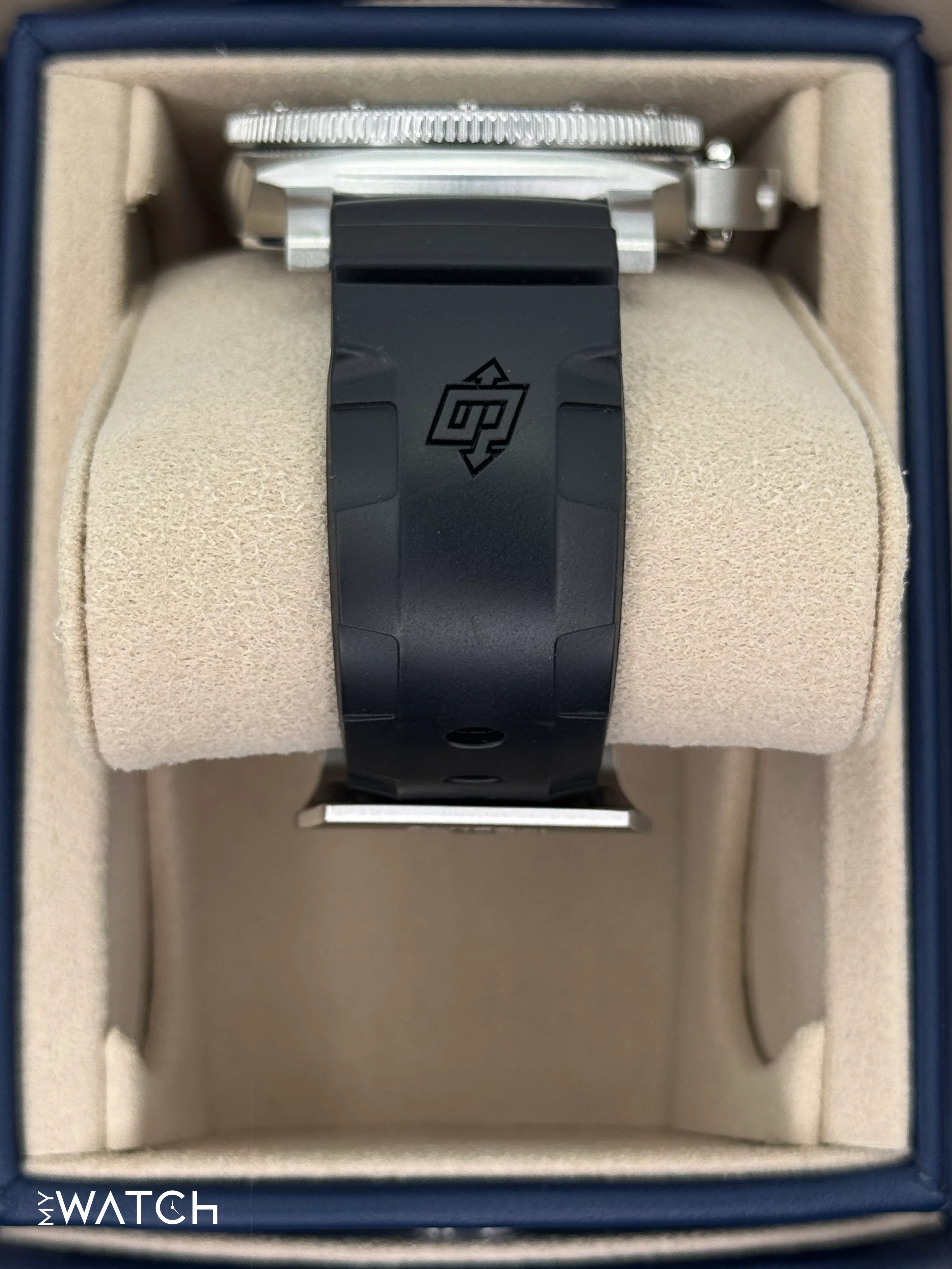 NEW 2025 Panerai Submersible 42mm PAM01590 Stainless Steel White Dial - Image 3