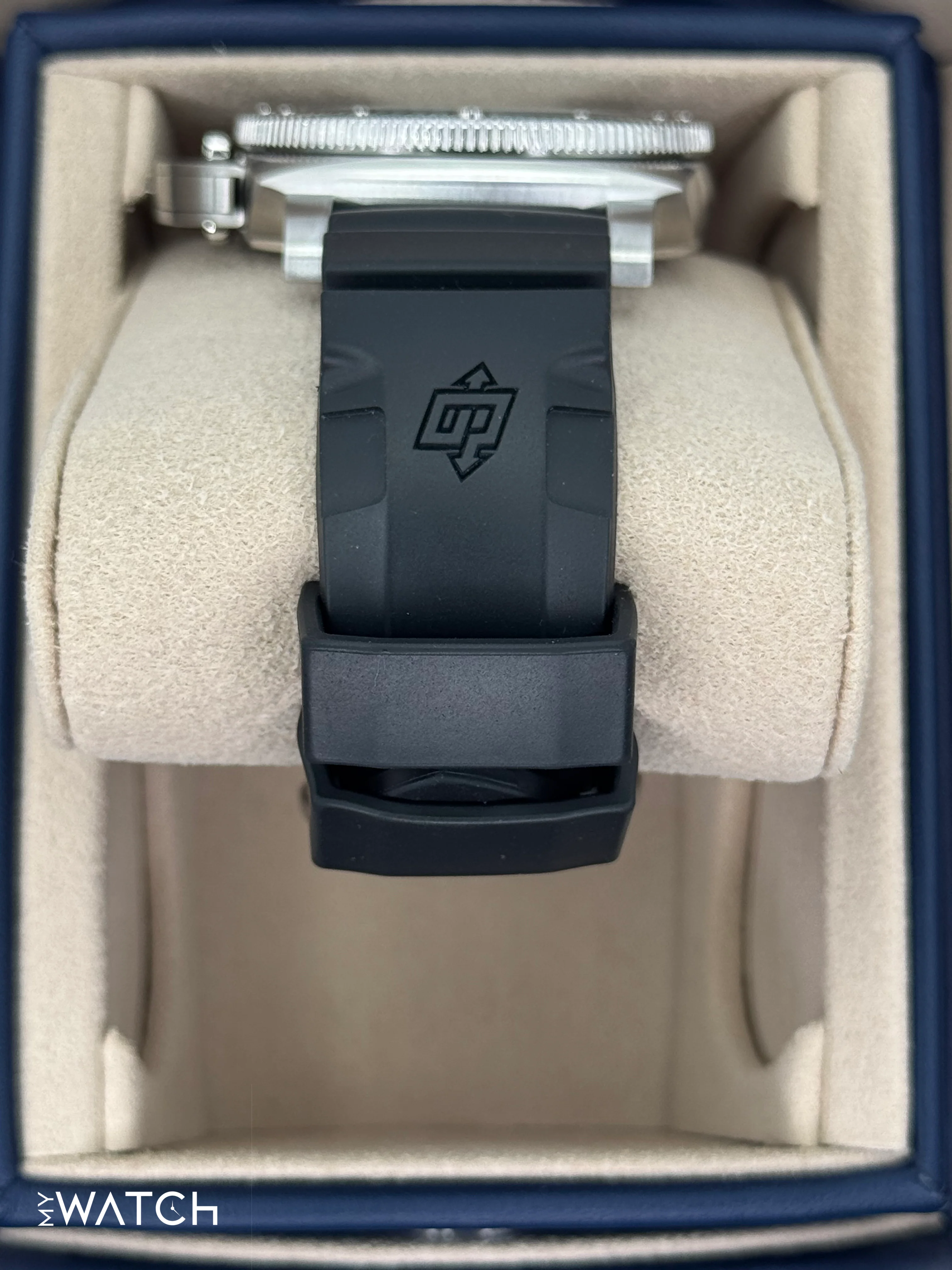 NEW 2025 Panerai Submersible 42mm PAM01590 Stainless Steel White Dial - Image 4