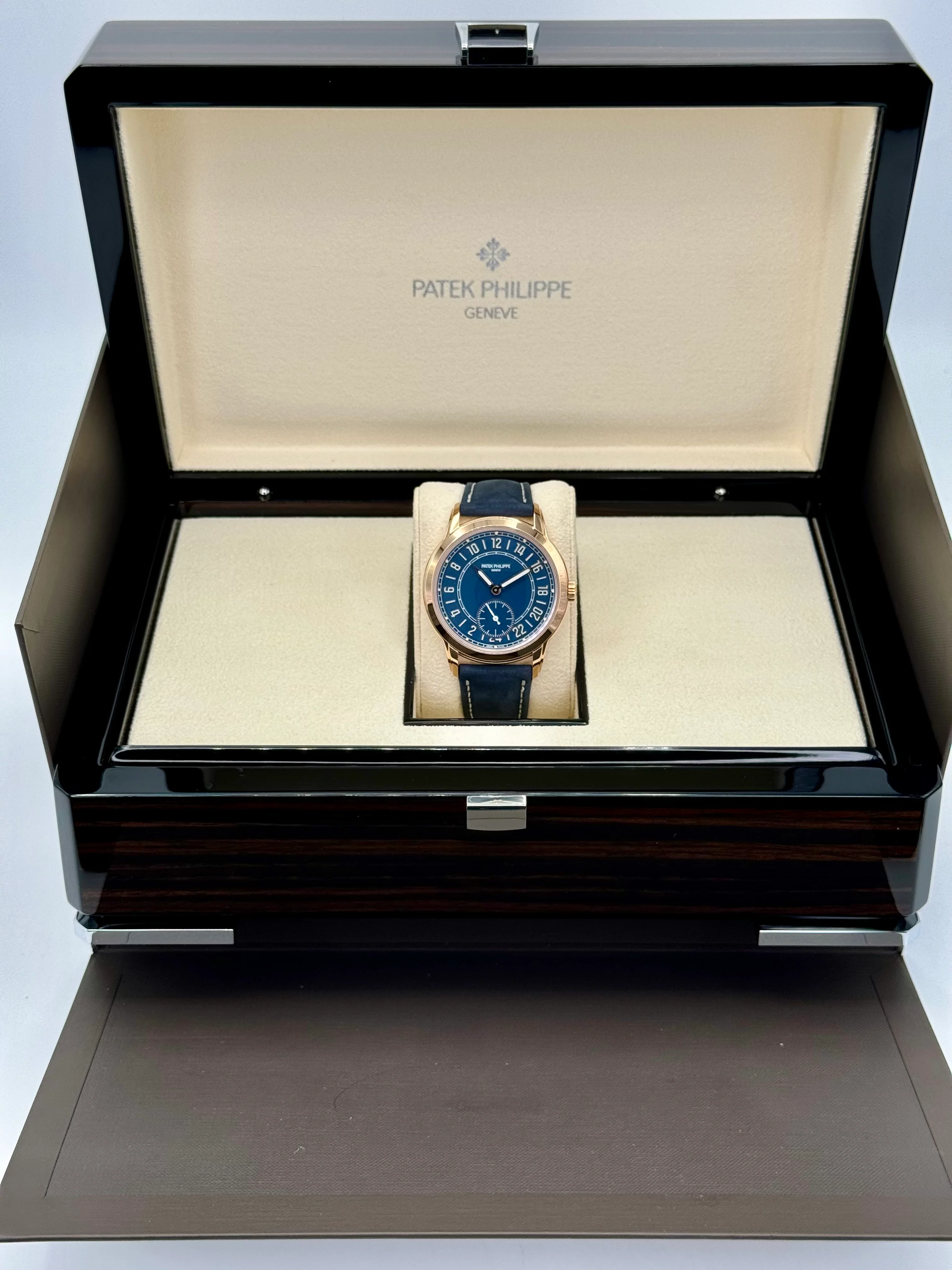 NEW 2025 Patek Philippe 42mm 5224R Calatrava Travel Time Rose Gold Blue Dial - Image 11
