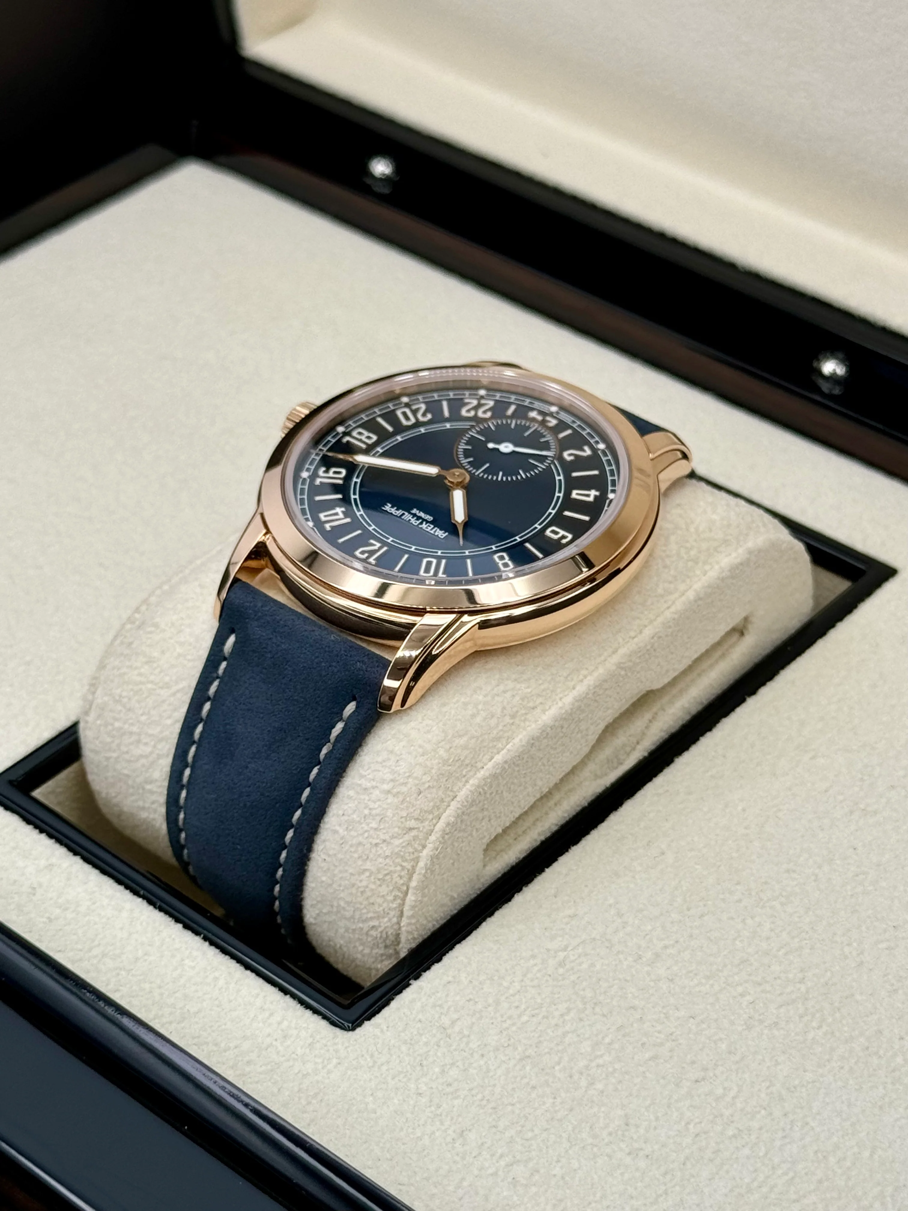 NEW 2025 Patek Philippe 42mm 5224R Calatrava Travel Time Rose Gold Blue Dial - Image 7
