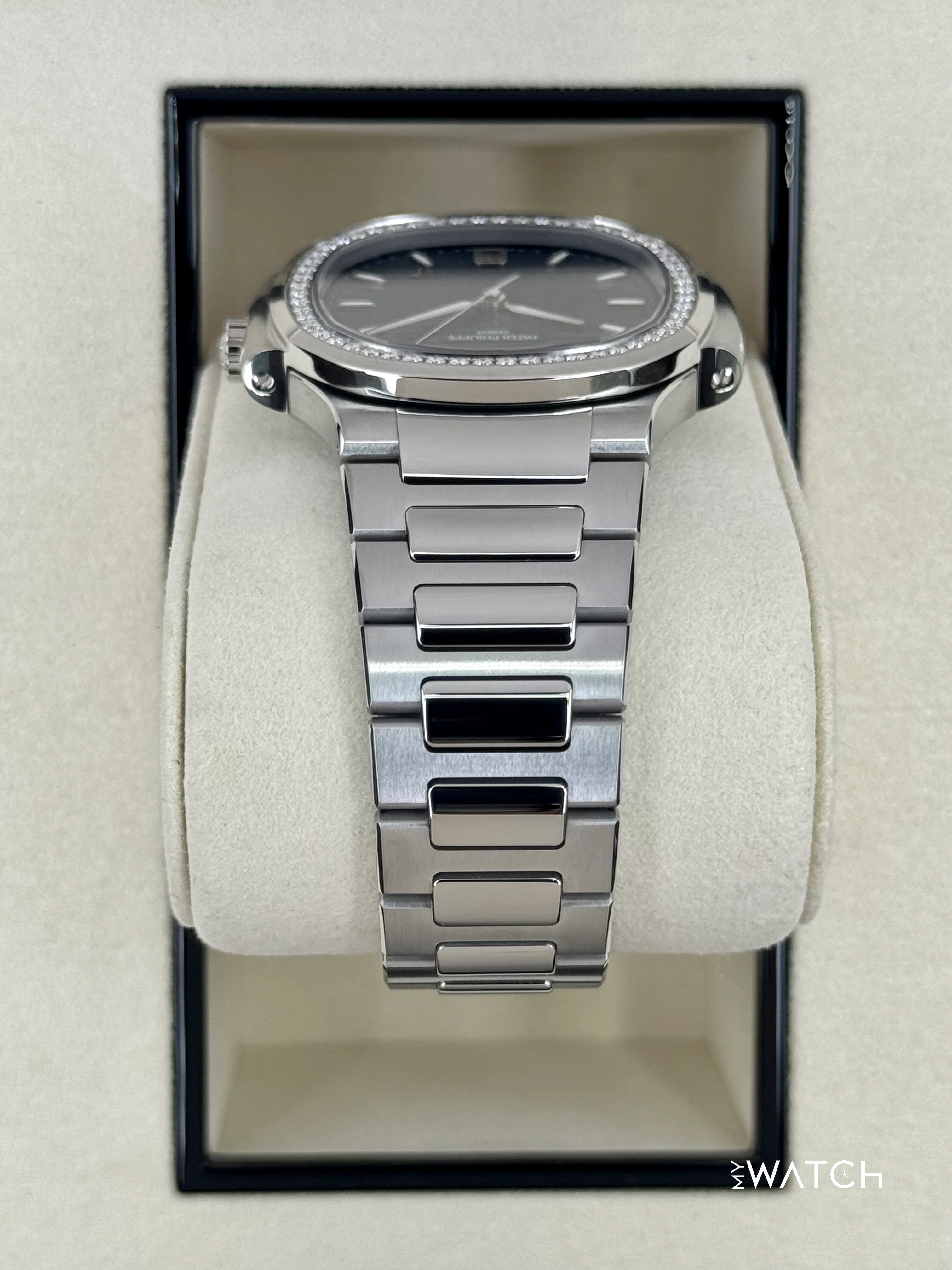 NEW 2025 Patek Philippe Nautilus 35.2mm 7118/1200A-001 Stainless Steel Blue Dial - Image 3