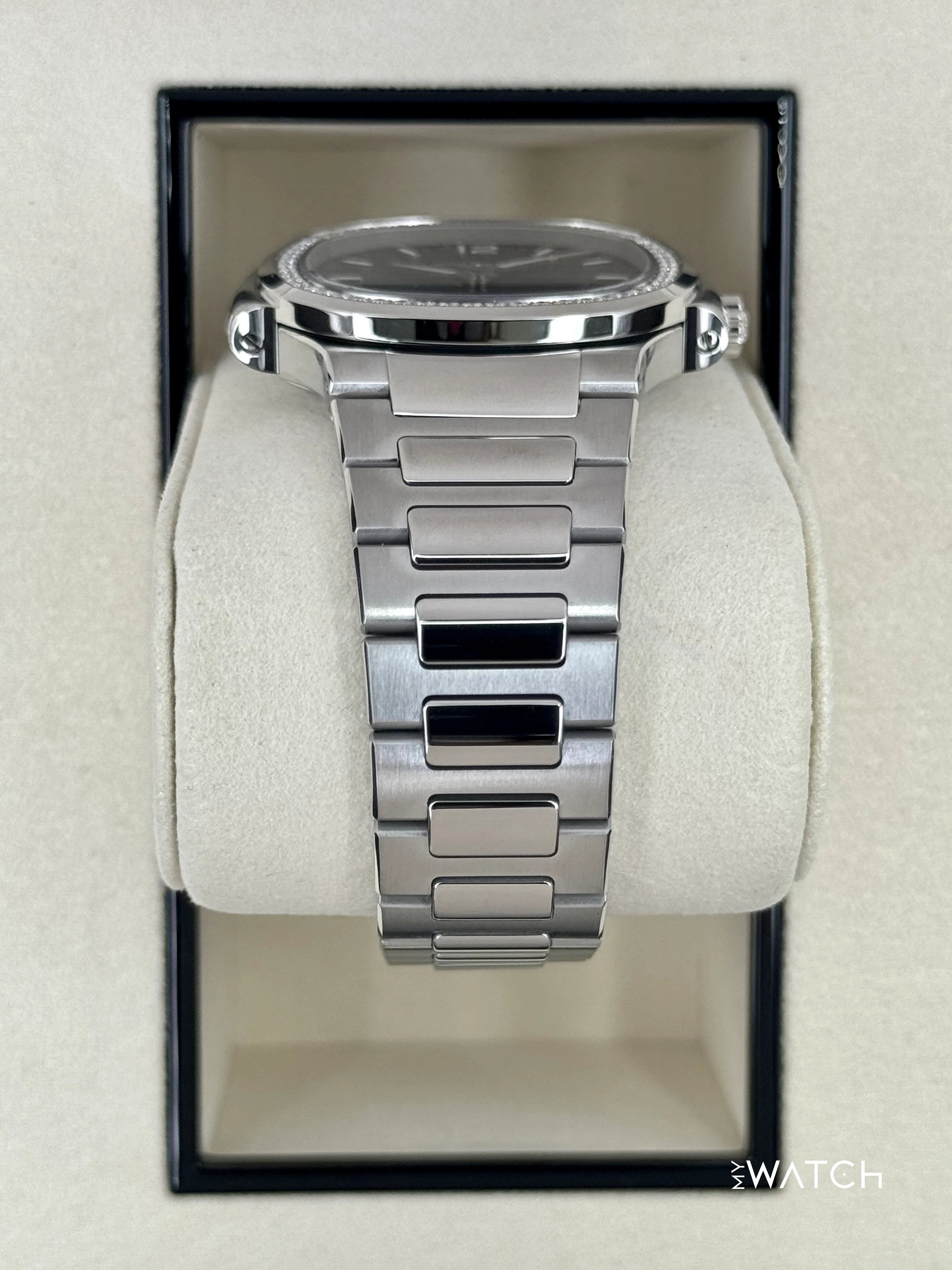 NEW 2025 Patek Philippe Nautilus 35.2mm 7118/1200A-001 Stainless Steel Blue Dial - Image 4