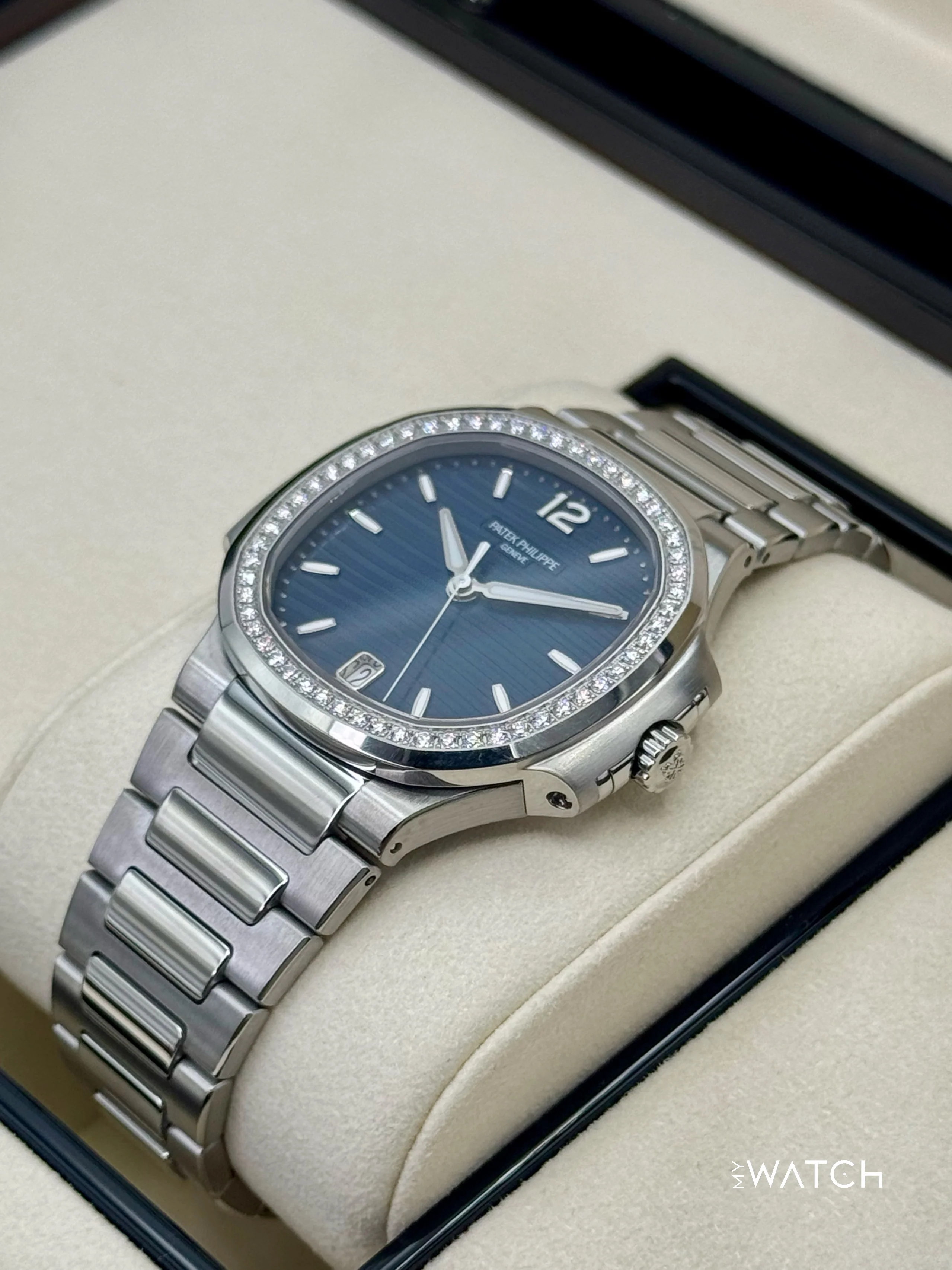 NEW 2025 Patek Philippe Nautilus 35.2mm 7118/1200A-001 Stainless Steel Blue Dial - Image 5