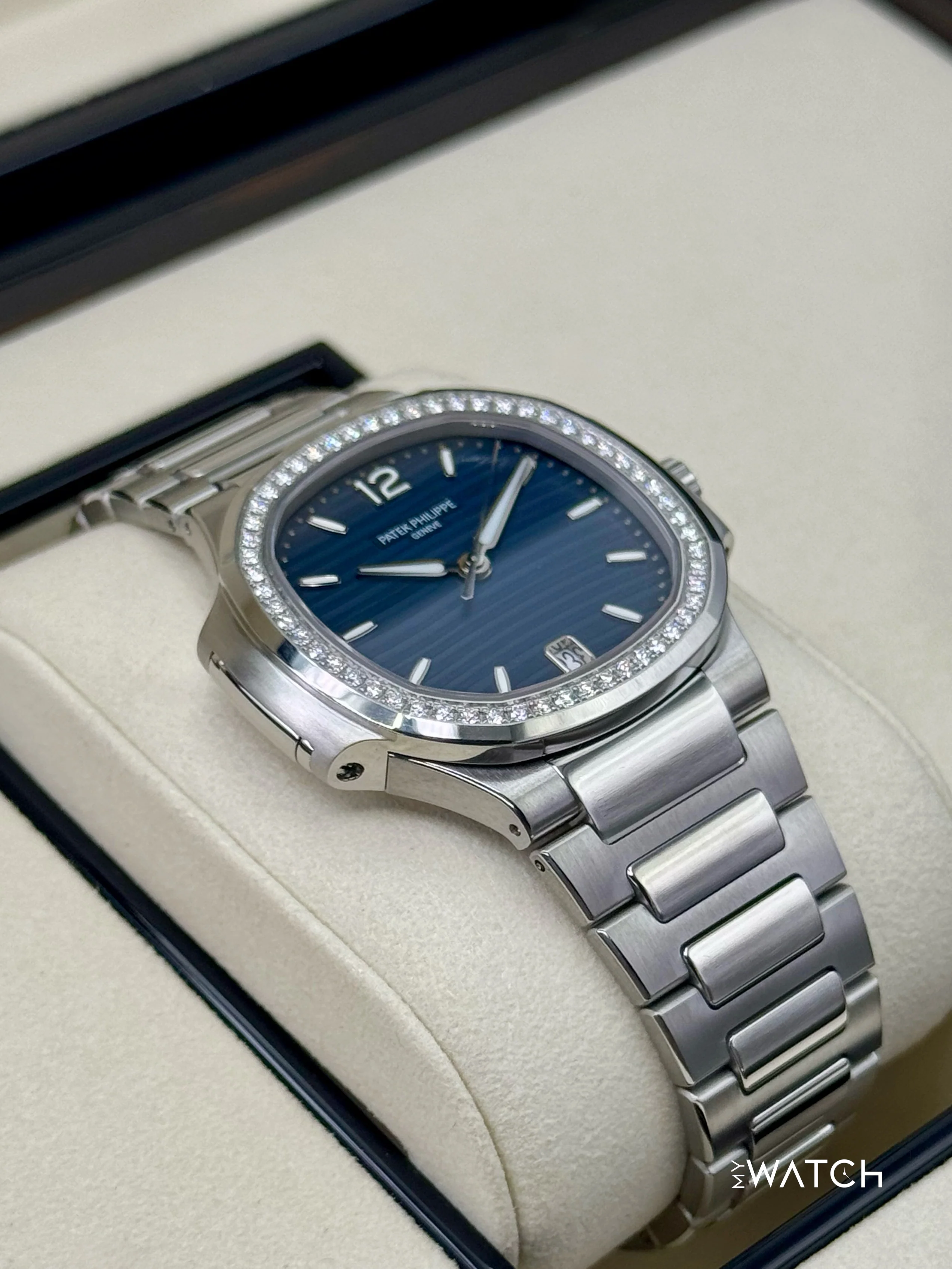 NEW 2025 Patek Philippe Nautilus 35.2mm 7118/1200A-001 Stainless Steel Blue Dial - Image 8