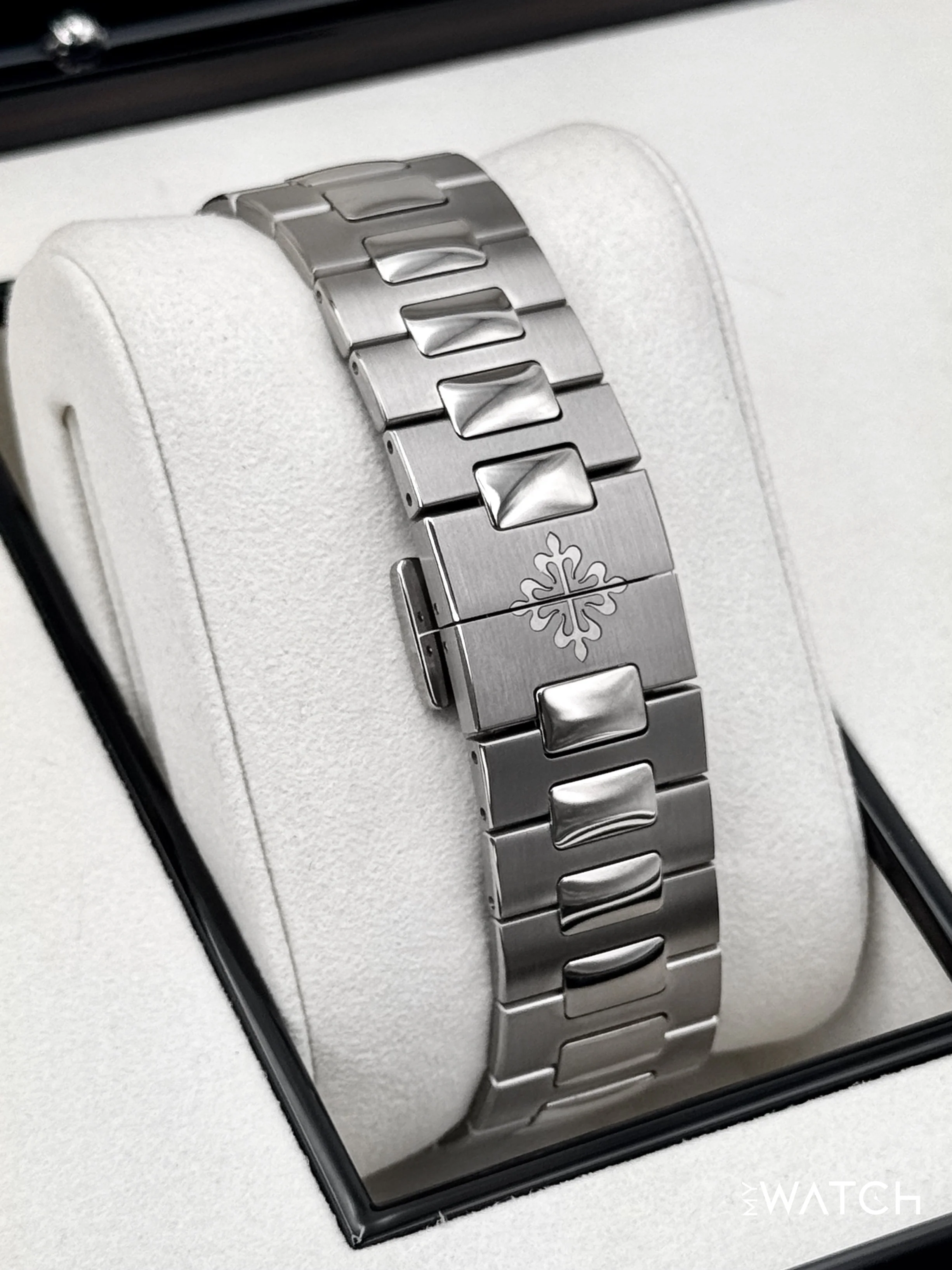 NEW 2025 Patek Philippe Nautilus 41mm 5811/1G White Gold Blue Dial - Image 2