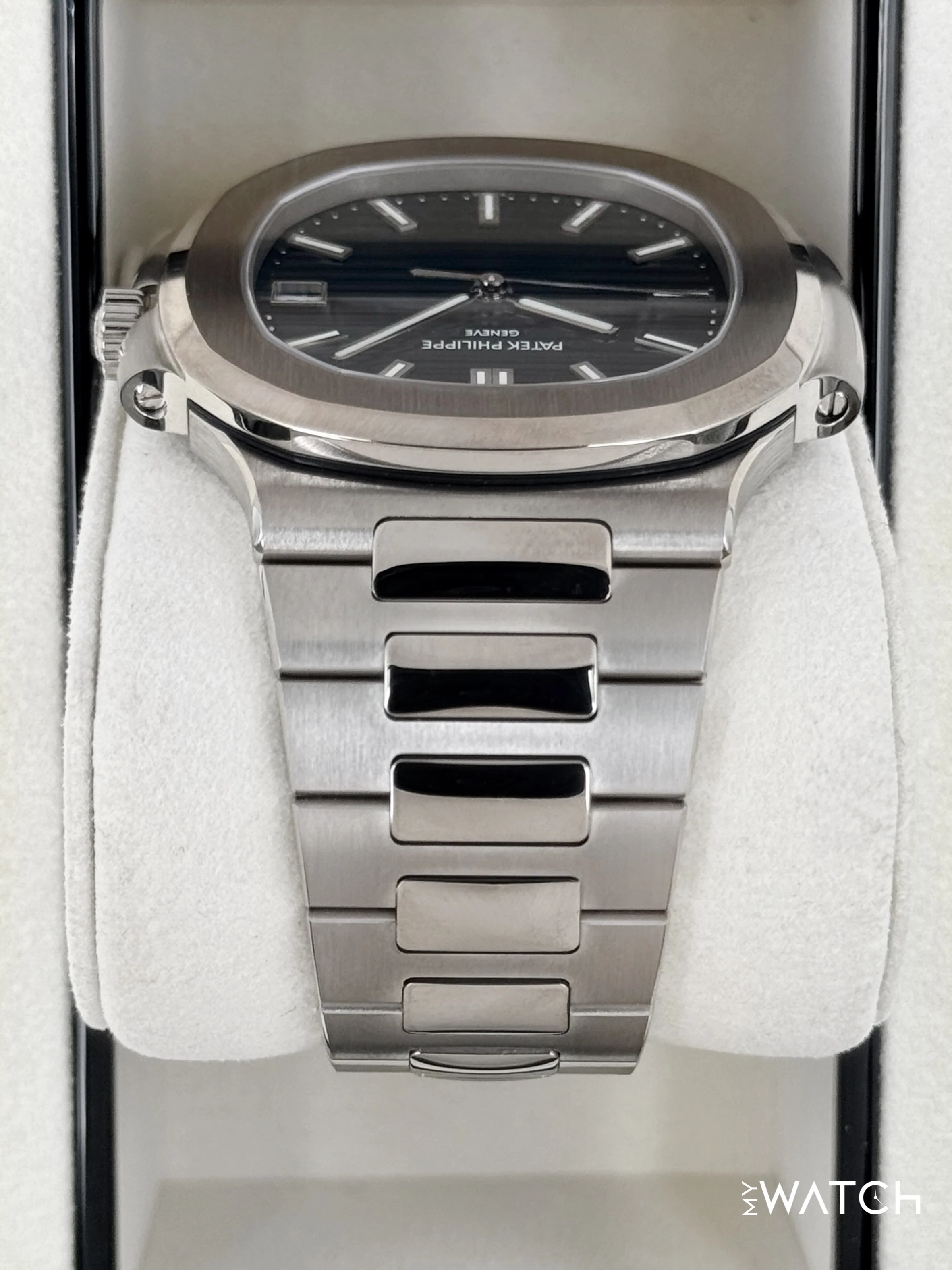NEW 2025 Patek Philippe Nautilus 41mm 5811/1G White Gold Blue Dial - Image 3