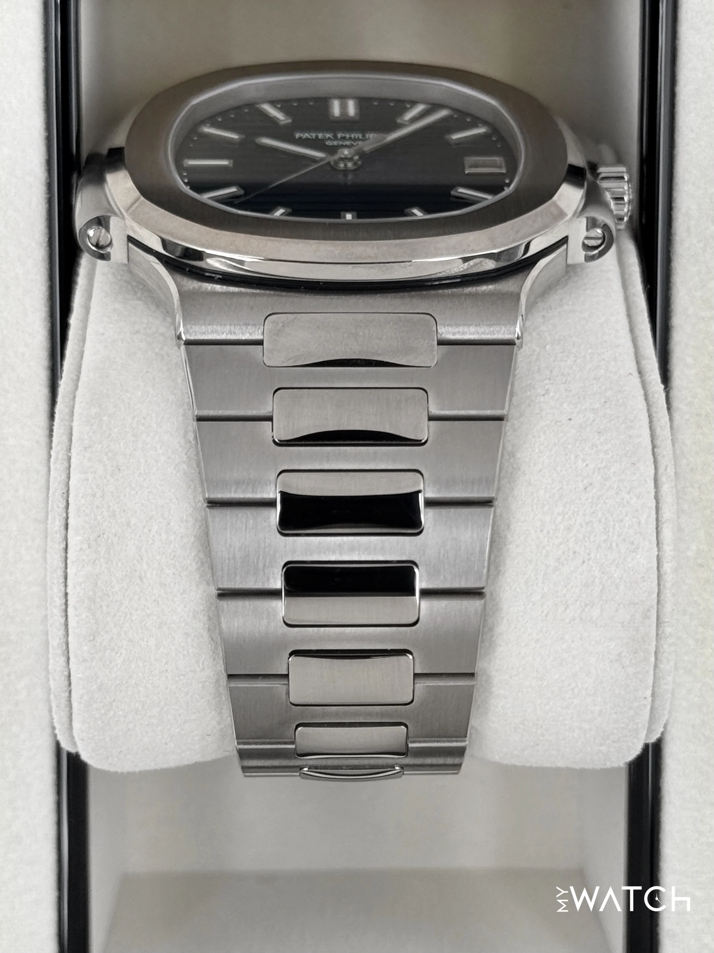 NEW 2025 Patek Philippe Nautilus 41mm 5811/1G White Gold Blue Dial - Image 4