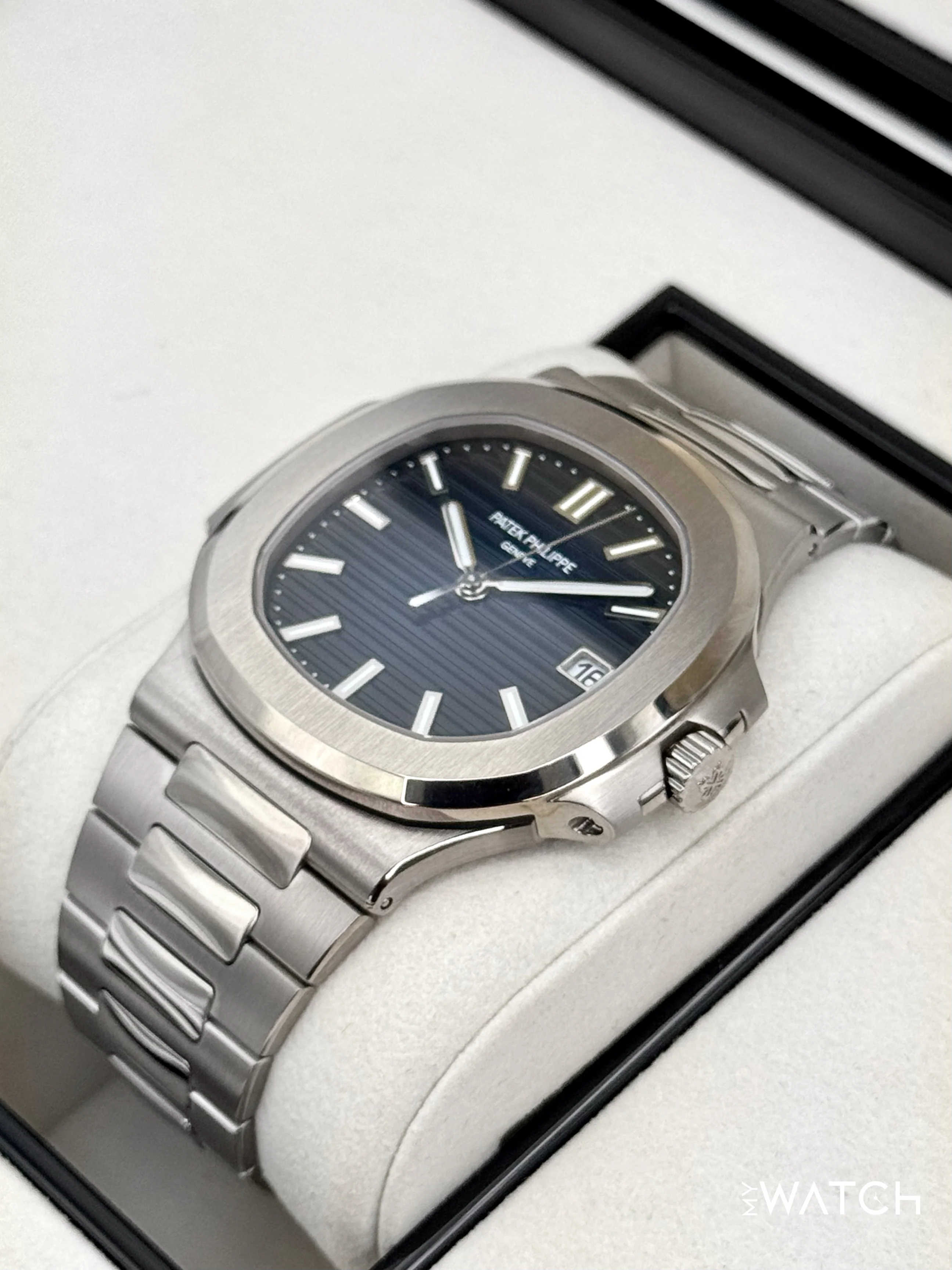 NEW 2025 Patek Philippe Nautilus 41mm 5811/1G White Gold Blue Dial - Image 5