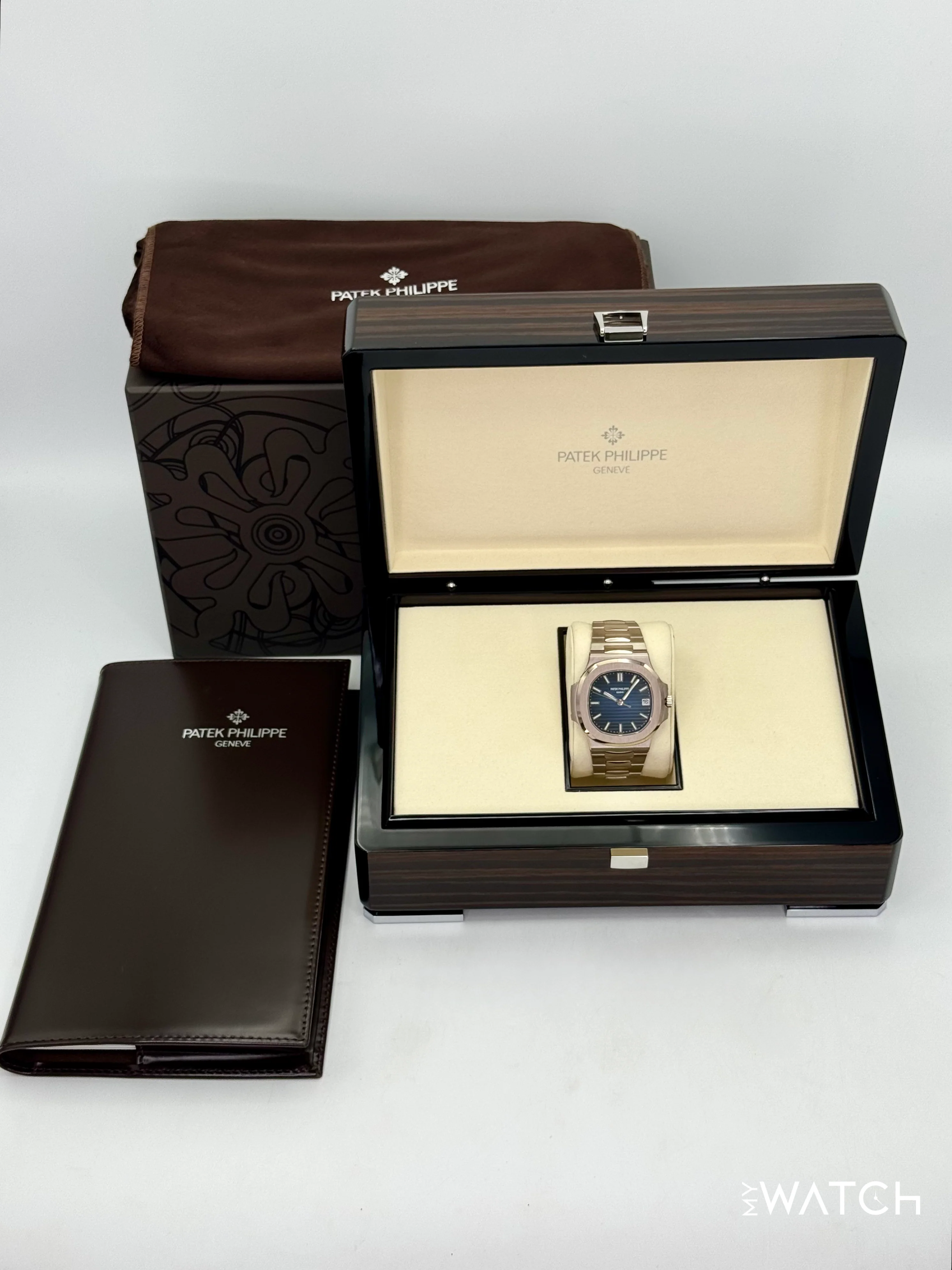 NEW 2025 Patek Philippe Nautilus 41mm 5811/1G White Gold Blue Dial - Image 8