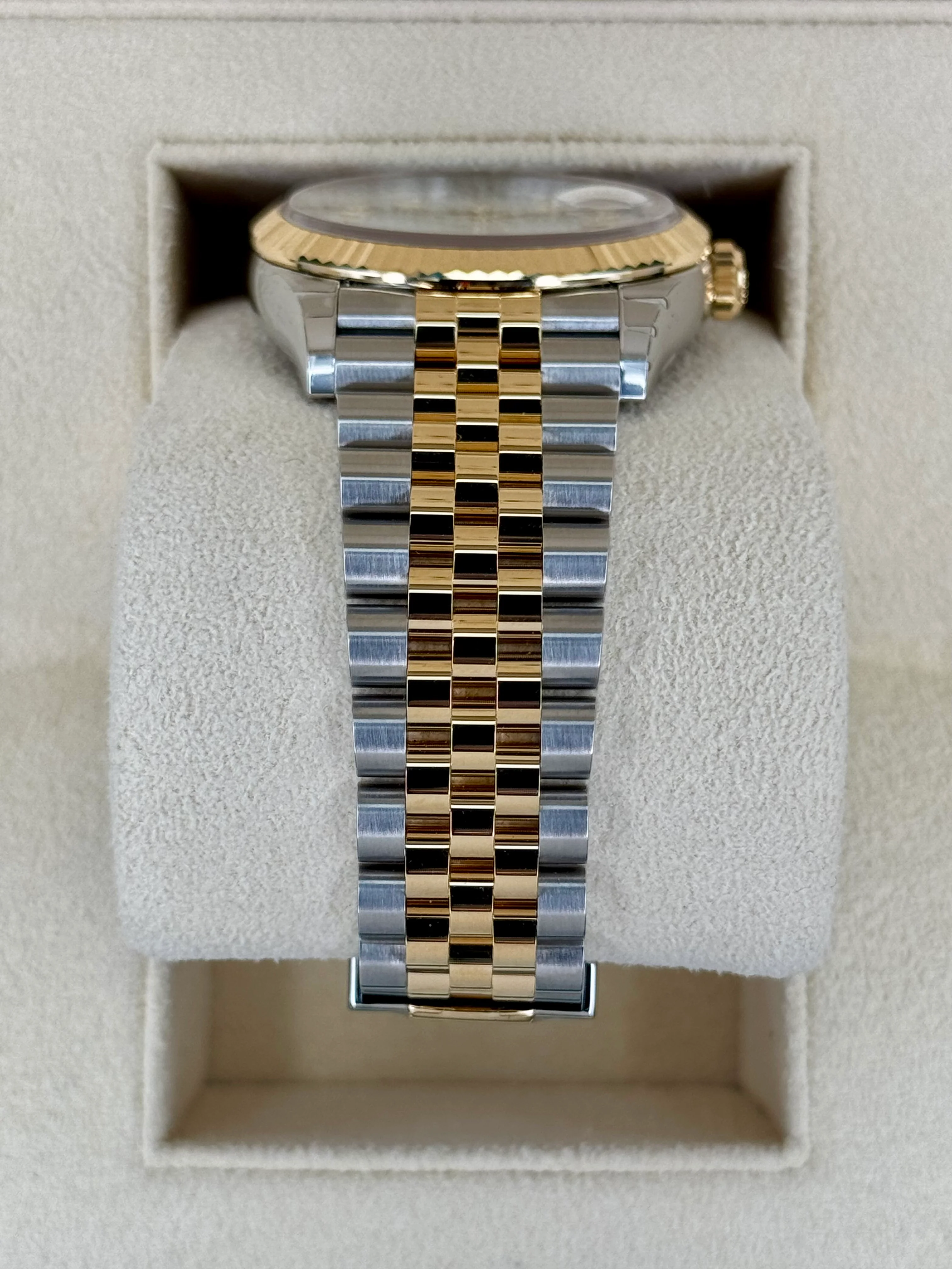 NEW 2025 Rolex Datejust 36mm 126233 Mother of Pearl Diamond Dial - Image 3