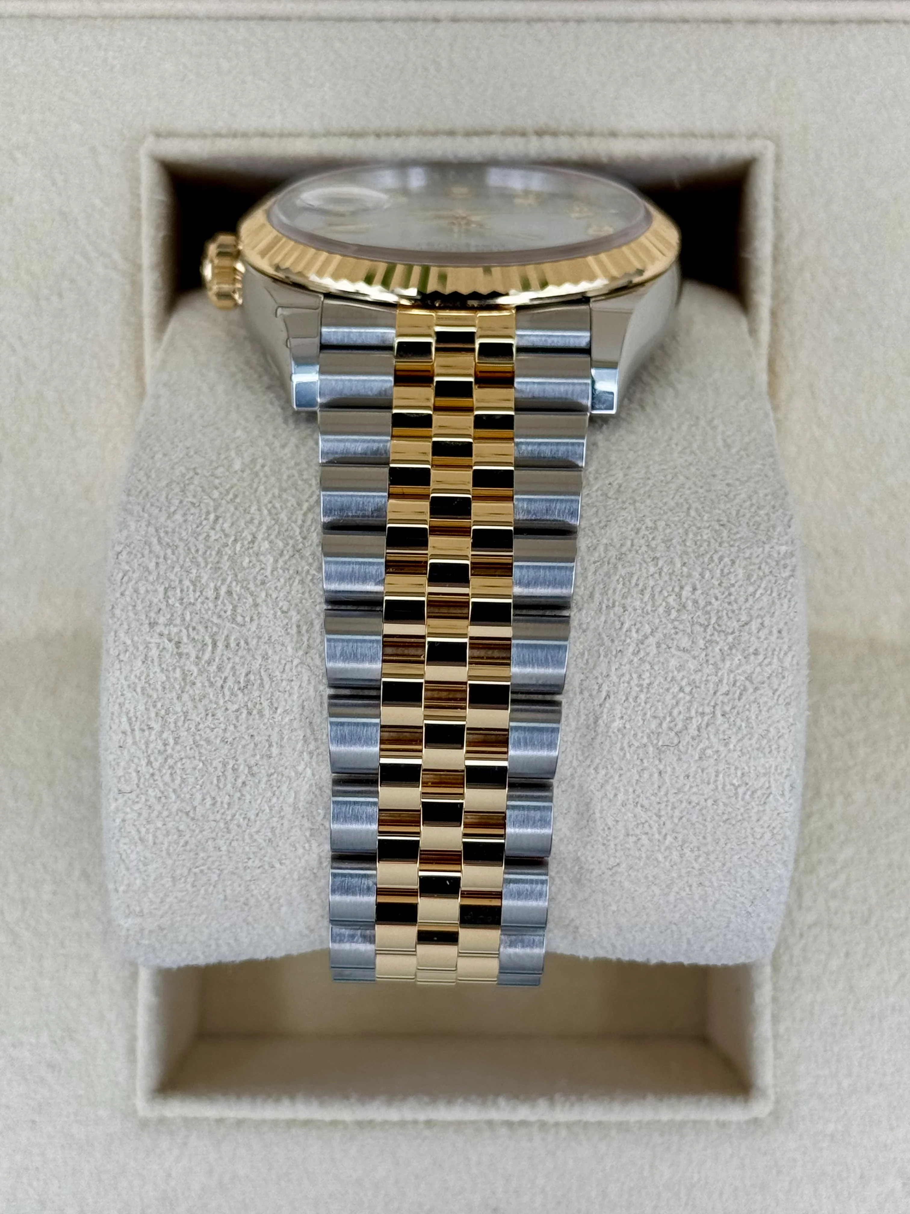 NEW 2025 Rolex Datejust 36mm 126233 Mother of Pearl Diamond Dial - Image 4