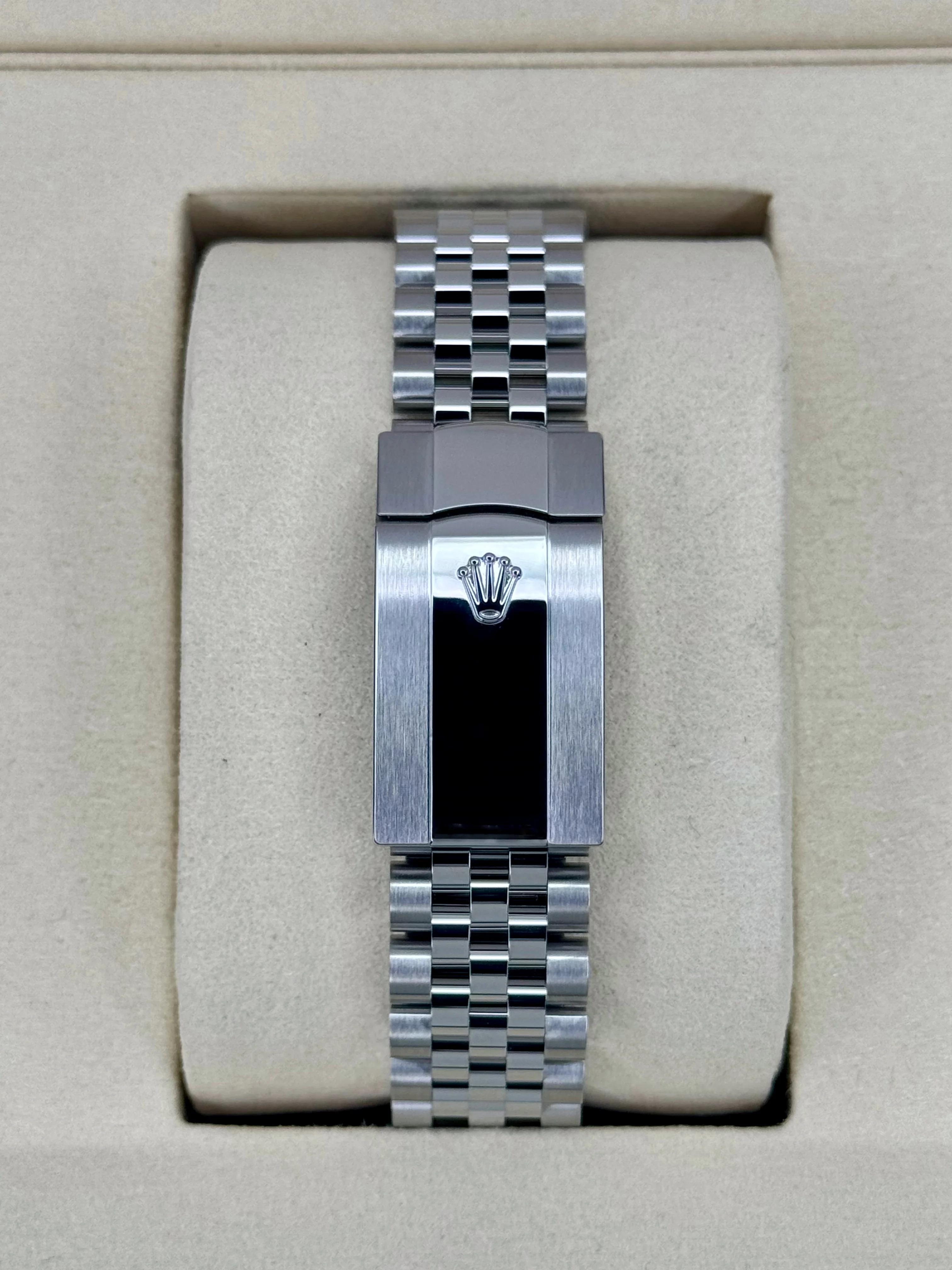 NEW 2025 Rolex Datejust 36mm 126234 Stainless Steel Jubilee Blue Dial - Image 2