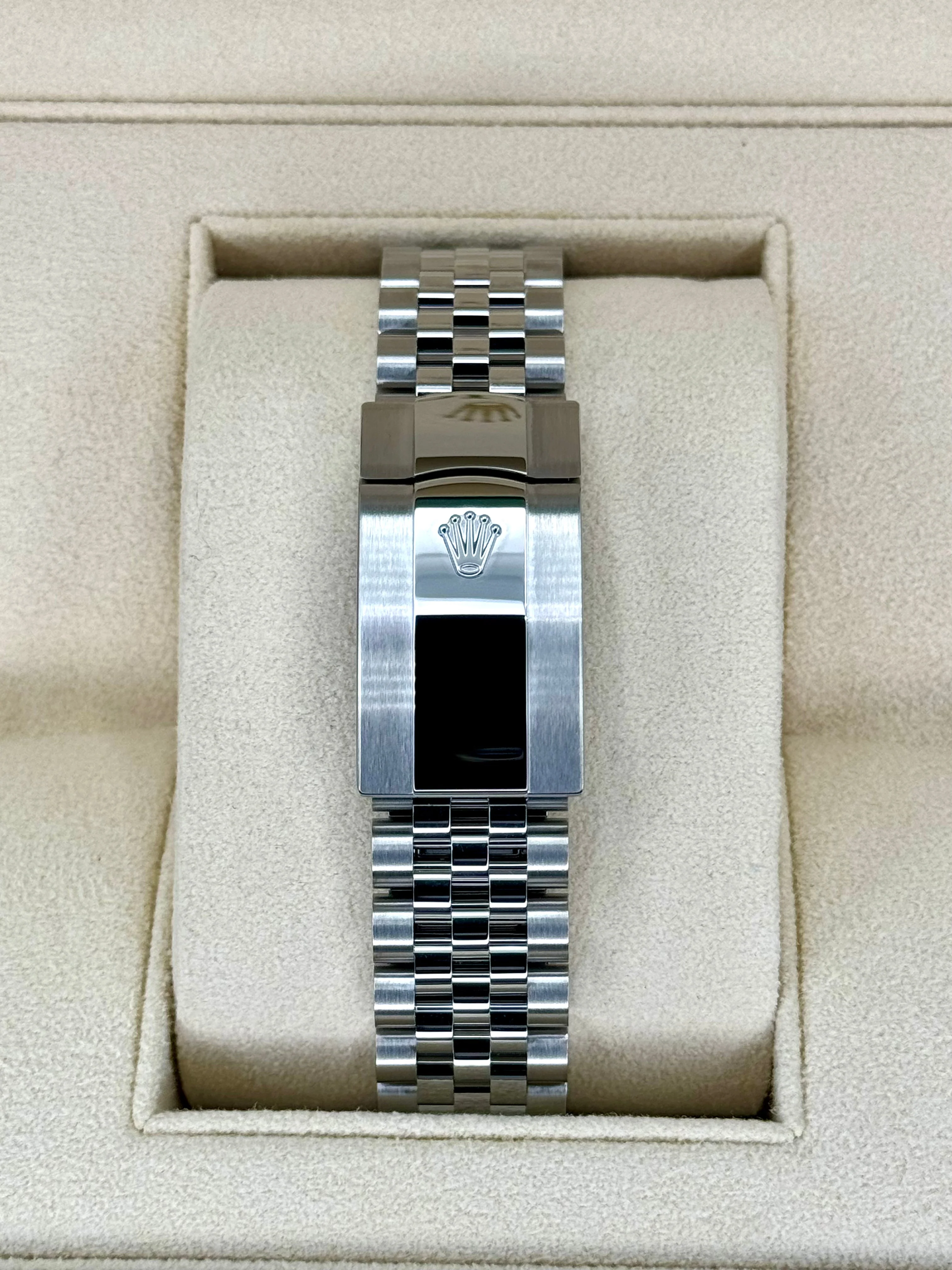 NEW 2025 Rolex Datejust 36mm 126234 Stainless Steel Jubilee Purple Dial - Image 2