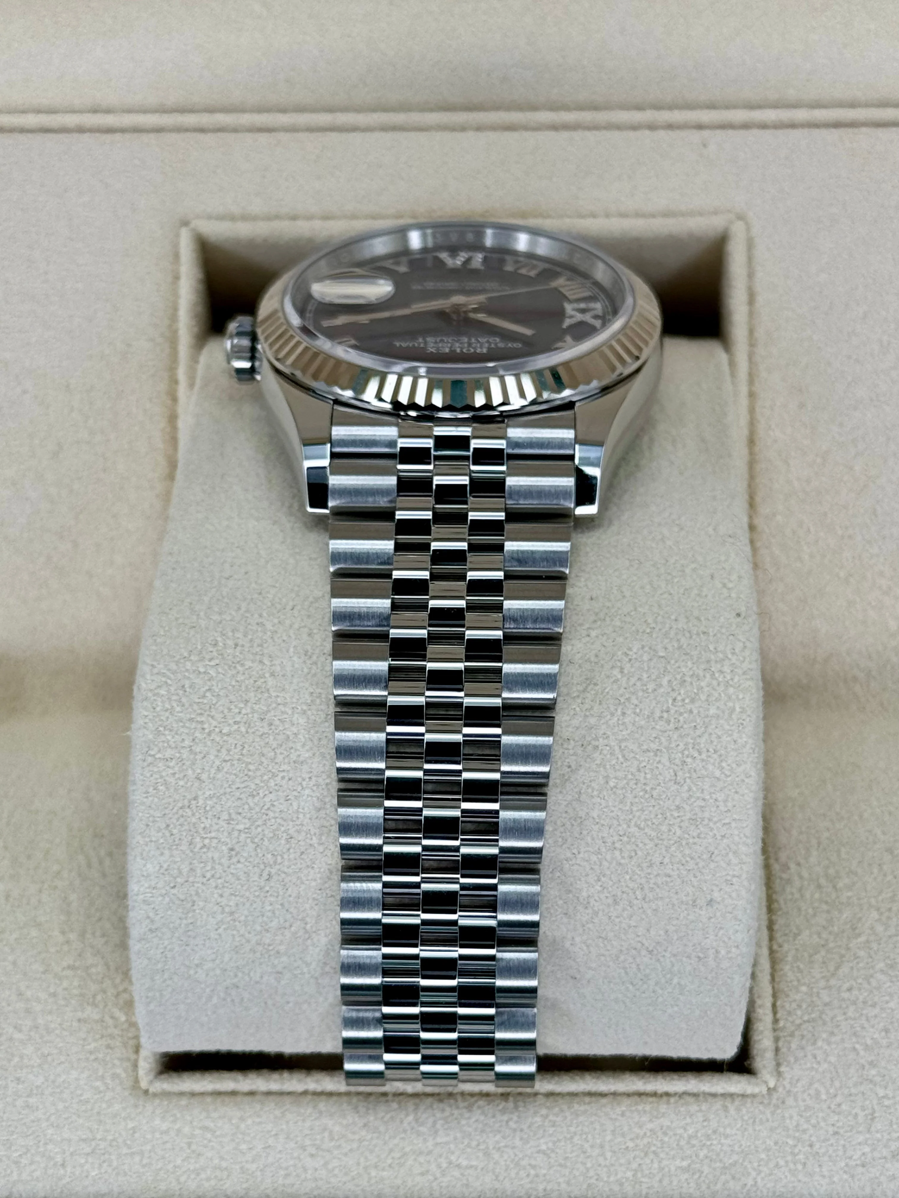 NEW 2025 Rolex Datejust 36mm 126234 Stainless Steel Jubilee Purple Dial - Image 4