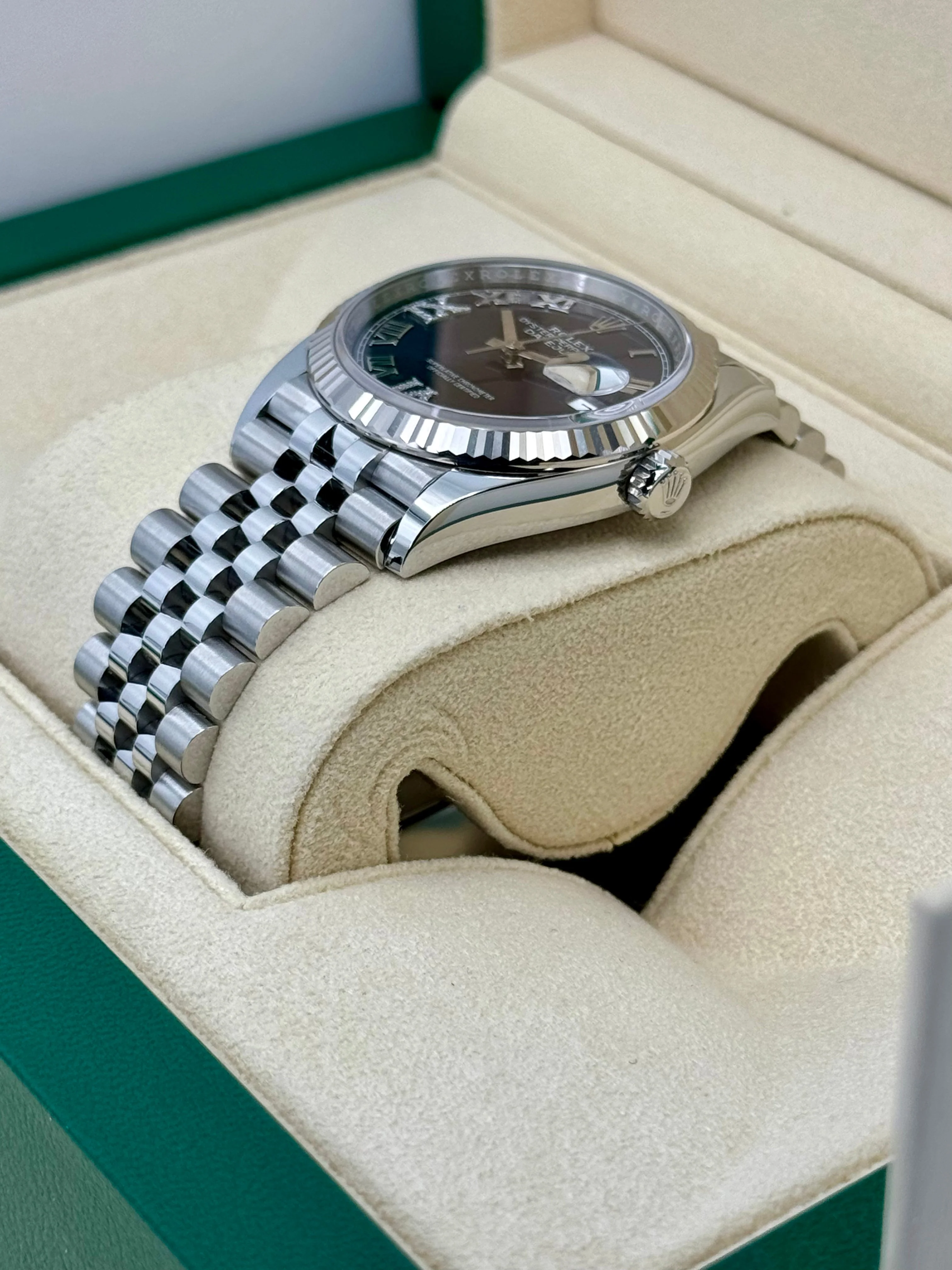 NEW 2025 Rolex Datejust 36mm 126234 Stainless Steel Jubilee Purple Dial - Image 5