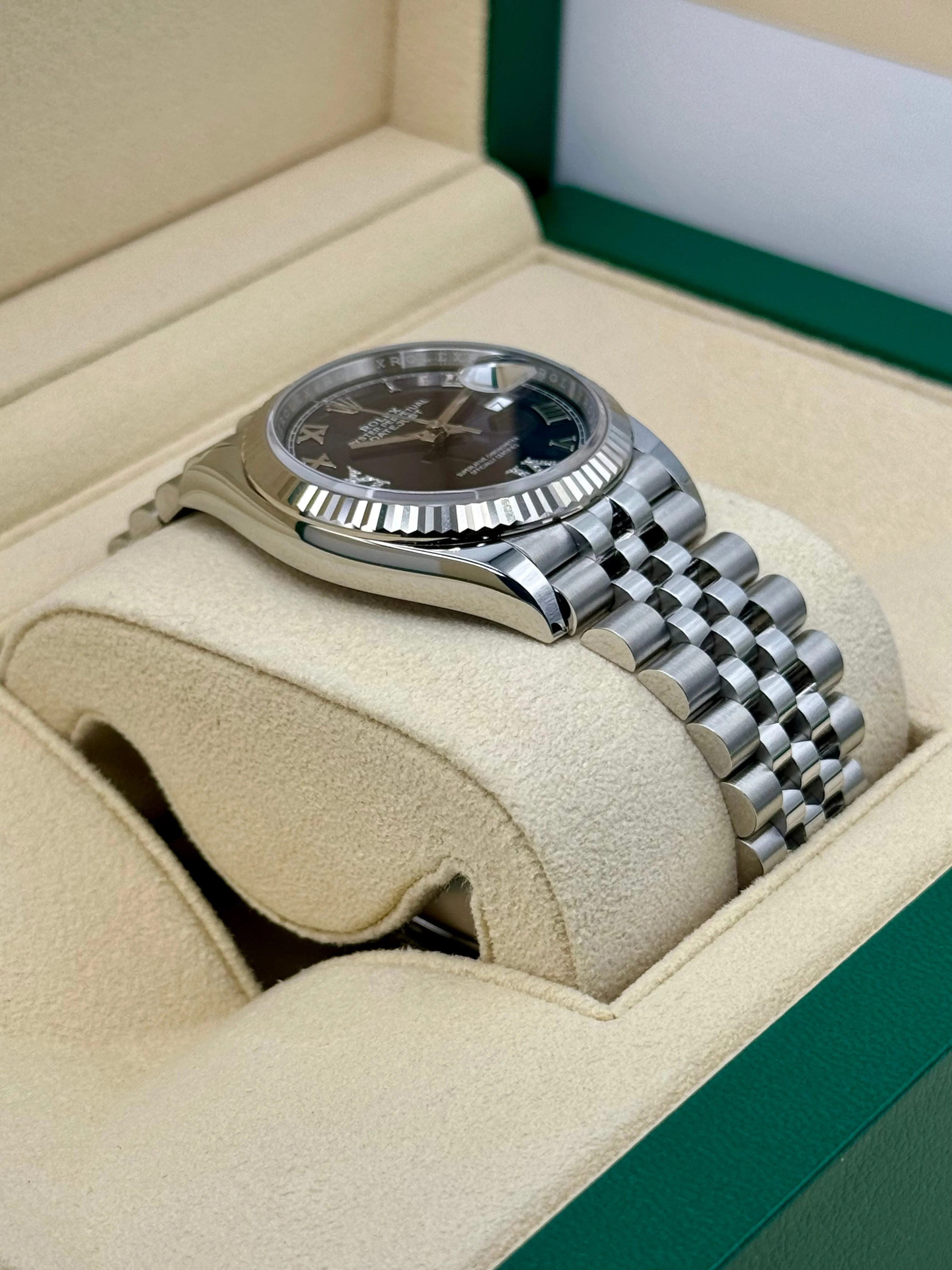NEW 2025 Rolex Datejust 36mm 126234 Stainless Steel Jubilee Purple Dial - Image 6