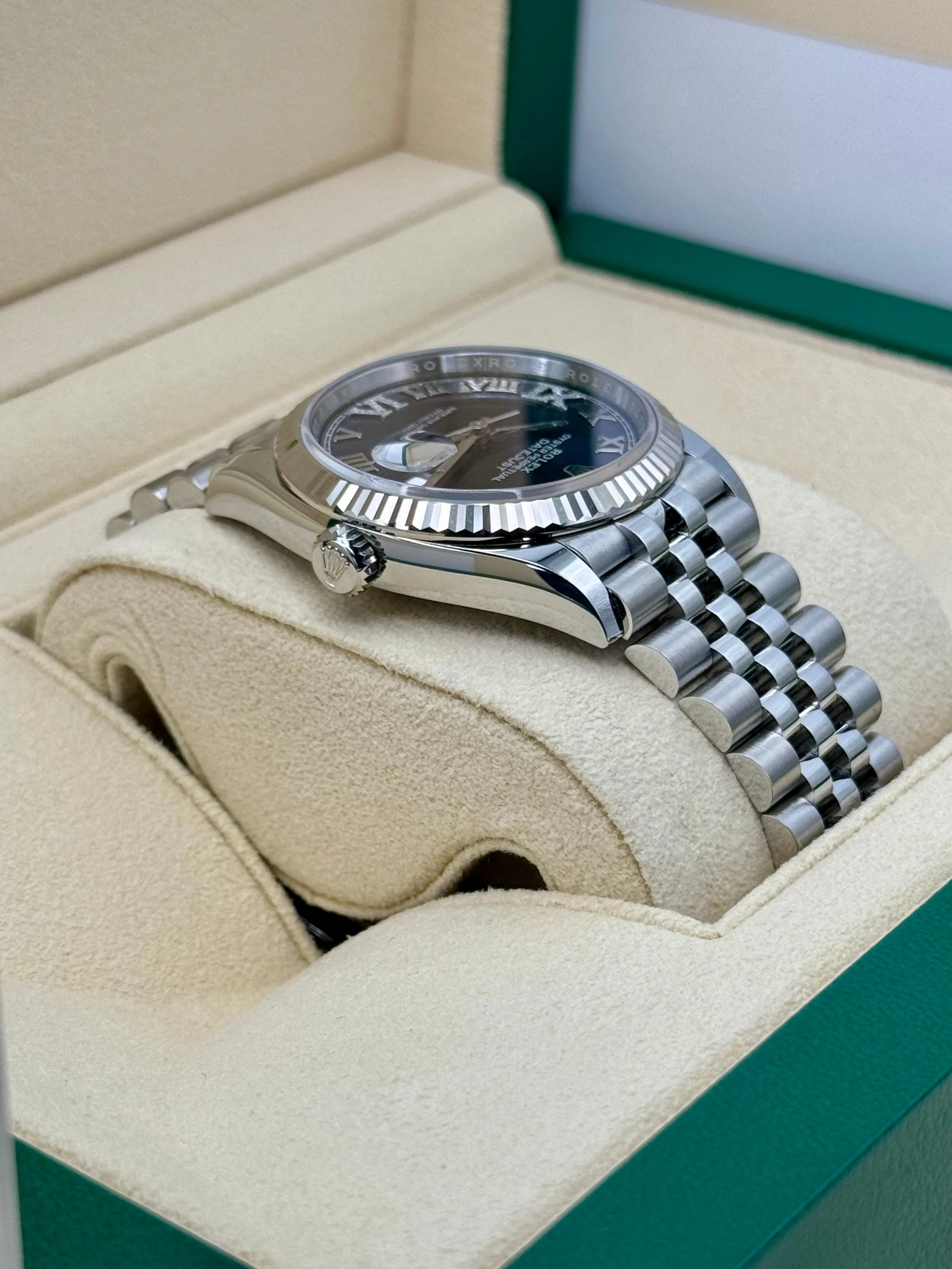 NEW 2025 Rolex Datejust 36mm 126234 Stainless Steel Jubilee Purple Dial - Image 8
