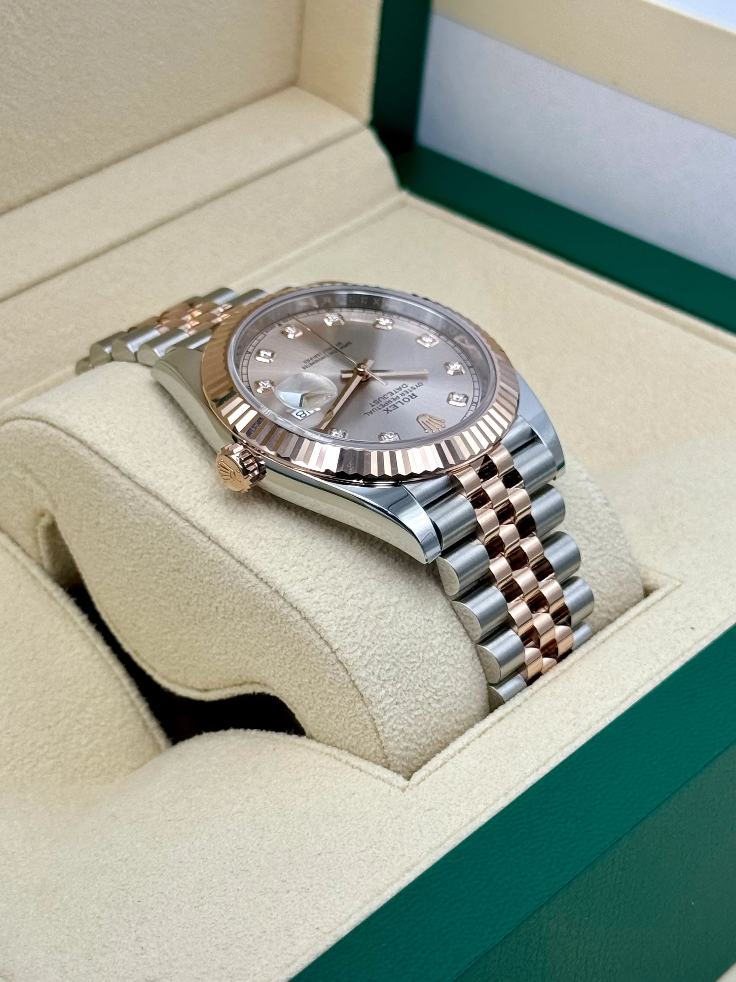 NEW 2025 Rolex Datejust 41mm 126331 Two-Tone Jubilee Sundust Diamond Dial - Image 8
