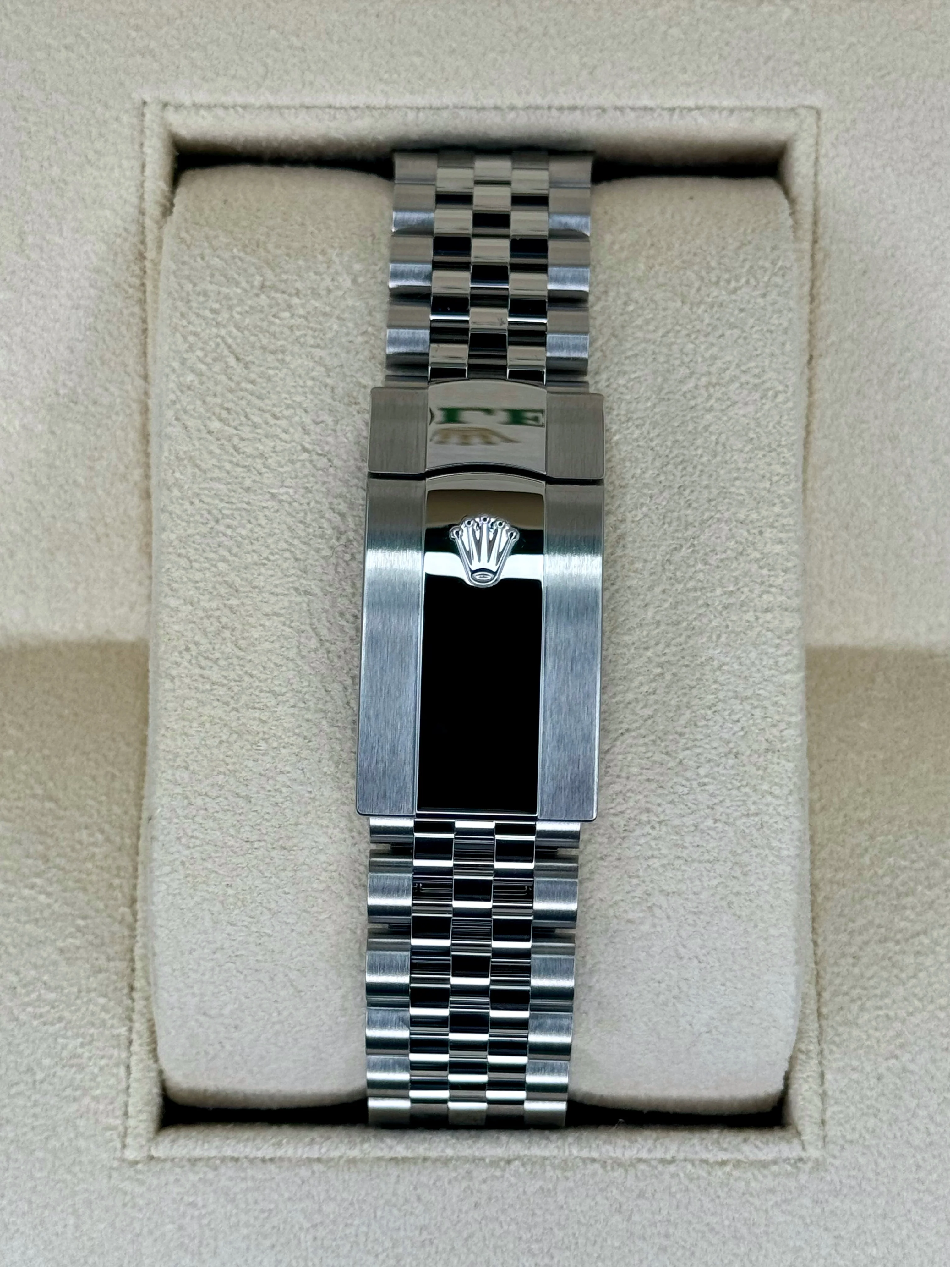 NEW 2025 Rolex Datejust 41mm 126334 Jubilee Black Diamond Dial - Image 2