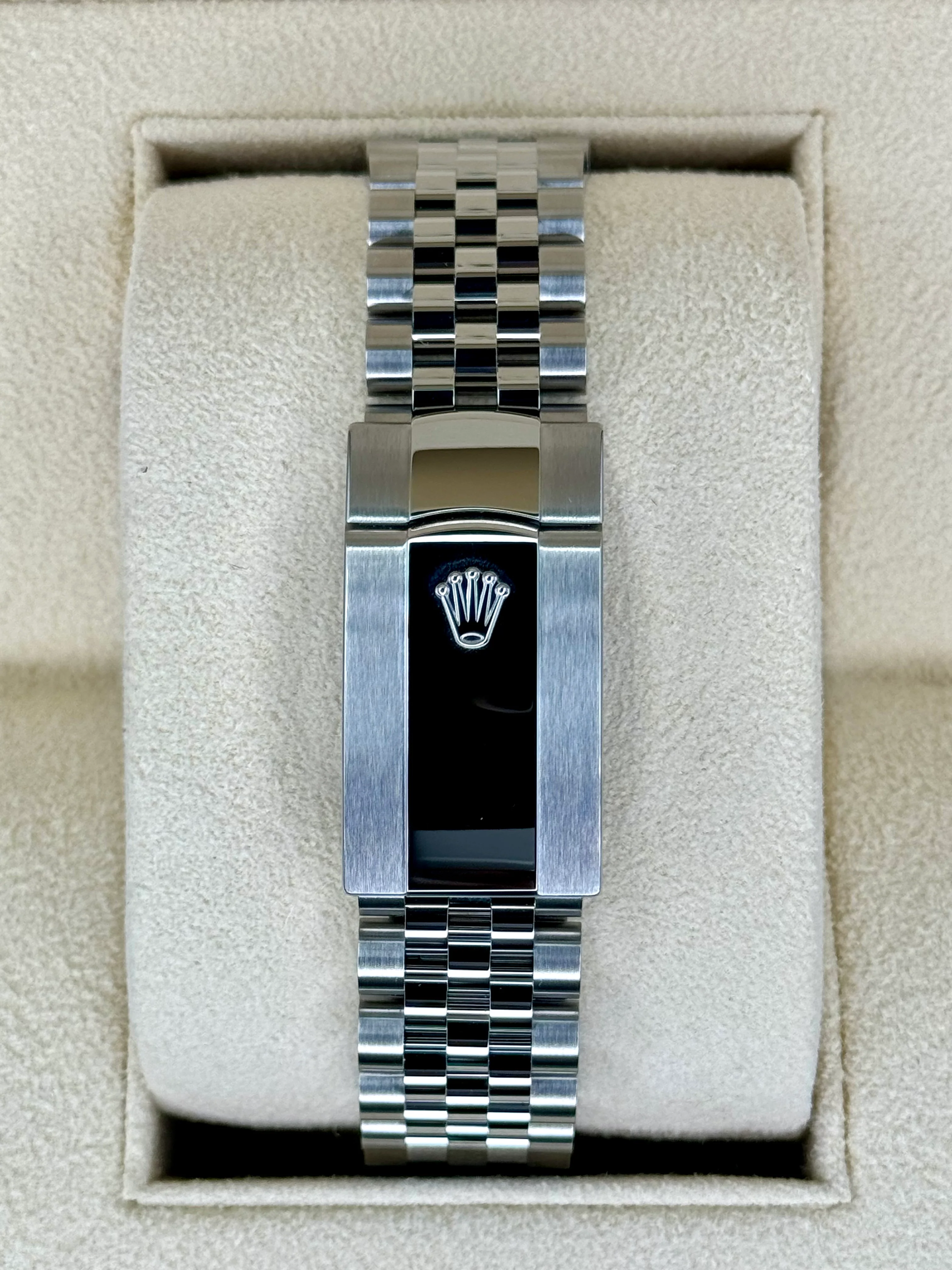 NEW 2024 Rolex Datejust 41mm 126334 Stainless Steel Jubilee Blue Dial - Image 2