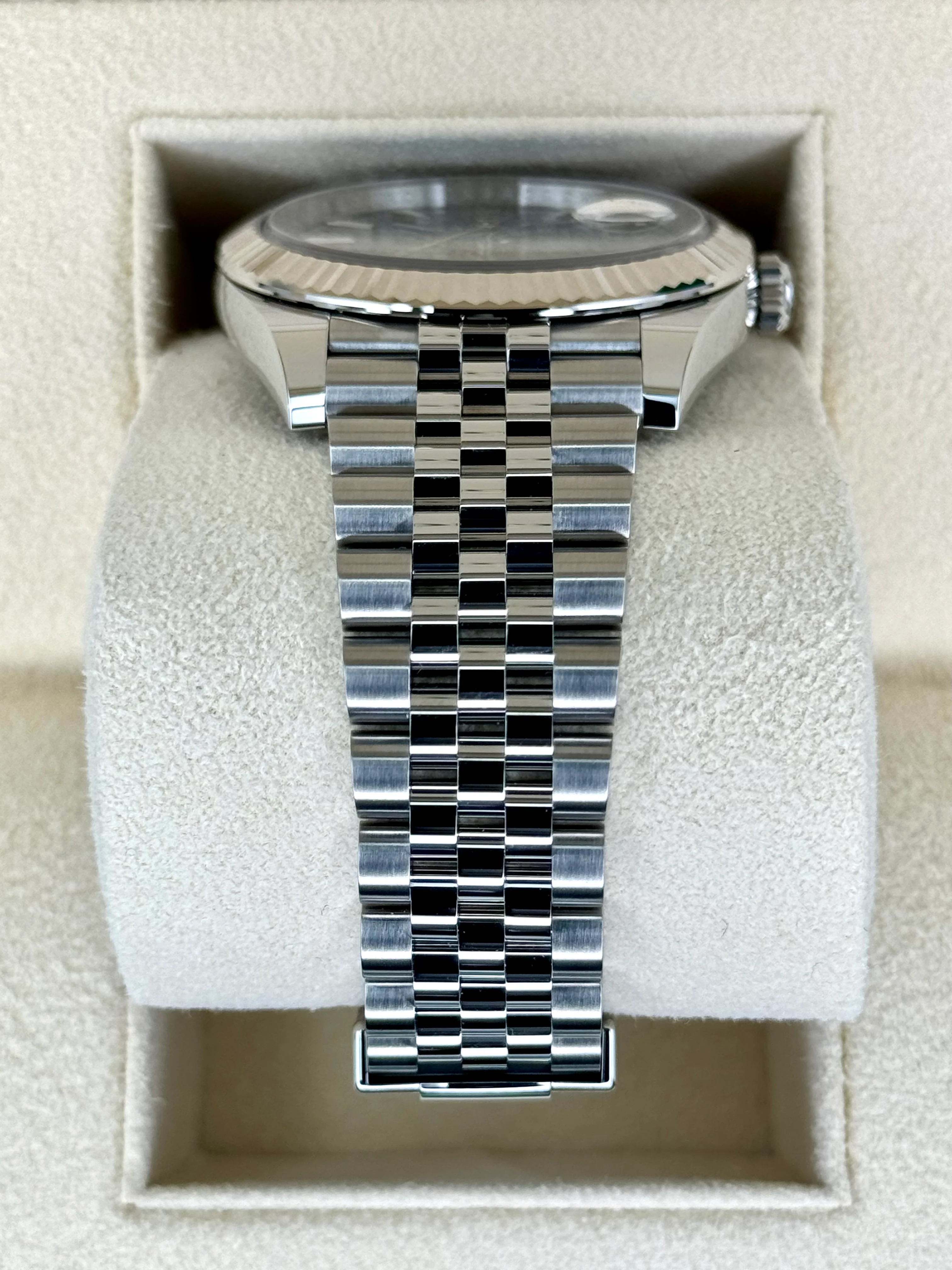 NEW 2024 Rolex Datejust 41mm 126334 Stainless Steel Jubilee Blue Dial - Image 3