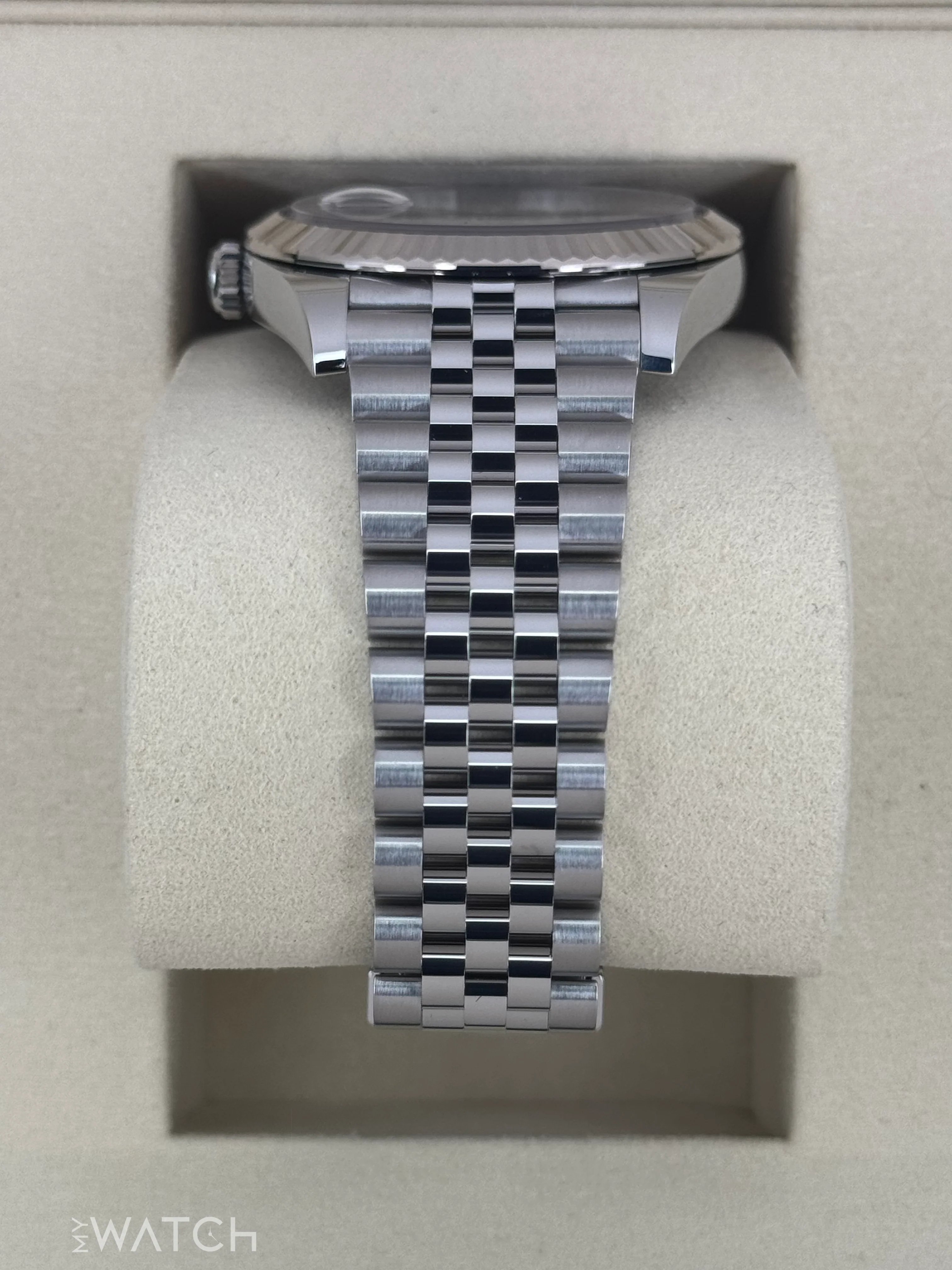 2025 Rolex Datejust 41mm 126334 Stainless Steel Jubilee Rhodium Dial - Image 4