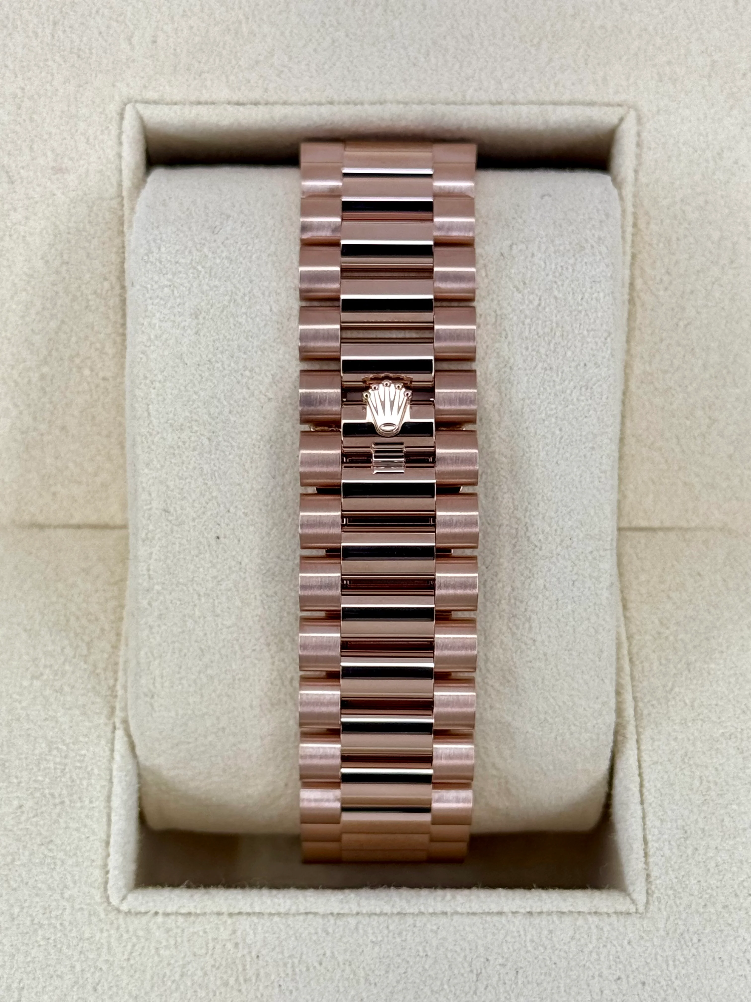 NEW 2025 Rolex Day-Date 40mm 228235 Presidential Rose Gold Olive Dial - Image 2